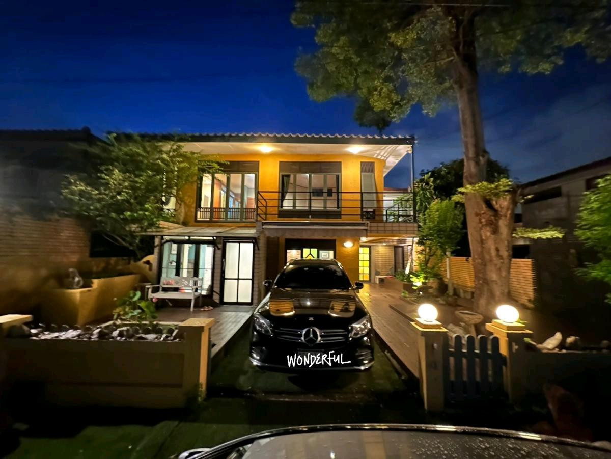 ขายบ้านเสรีไทย-นิด้า : ‼️ขายด่วน‼️Chic House For Sale‼️
Looking 🥰for a Stylish and Cozy Home?  ใครกำลังมองหาบ้านสไตล์เก๋ๆ? ไม่ซ้ำใครมาทางนี้  ใกล้ NIDA, นวมินทร์, เสรีไทย 