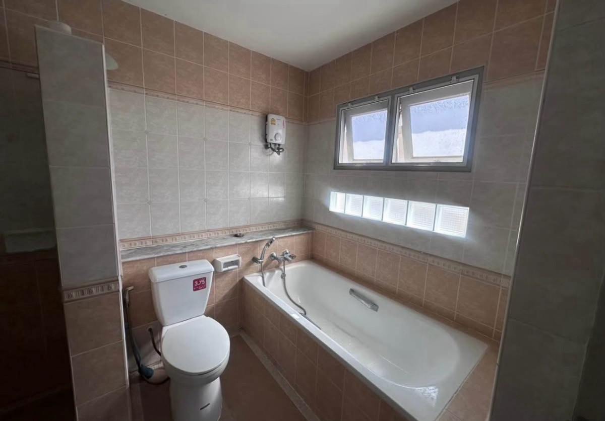 For RentHouseChaengwatana, Muangthong : 2-story detached house for rent, Chuan Chuen Khae Rai project, Nonthaburi Bypass Road 15, house in good condition, pets allowed.