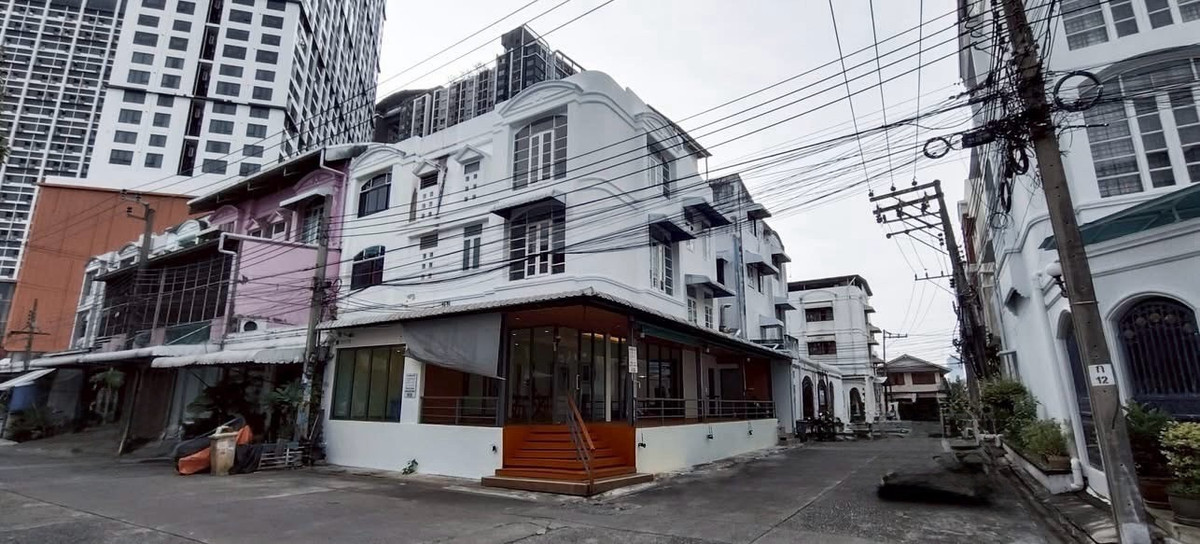 ให้เช่าโฮมออฟฟิศพระราม 9 เพชรบุรีตัดใหม่ RCA : ทาวน์โฮมหลังมุมรีโนเวทใหม่ พระราม 9 เหมาะอยู่อาศัย โฮมออฟฟิศ และธุรกิจอาหาร ใกล้ถนนใหญ่