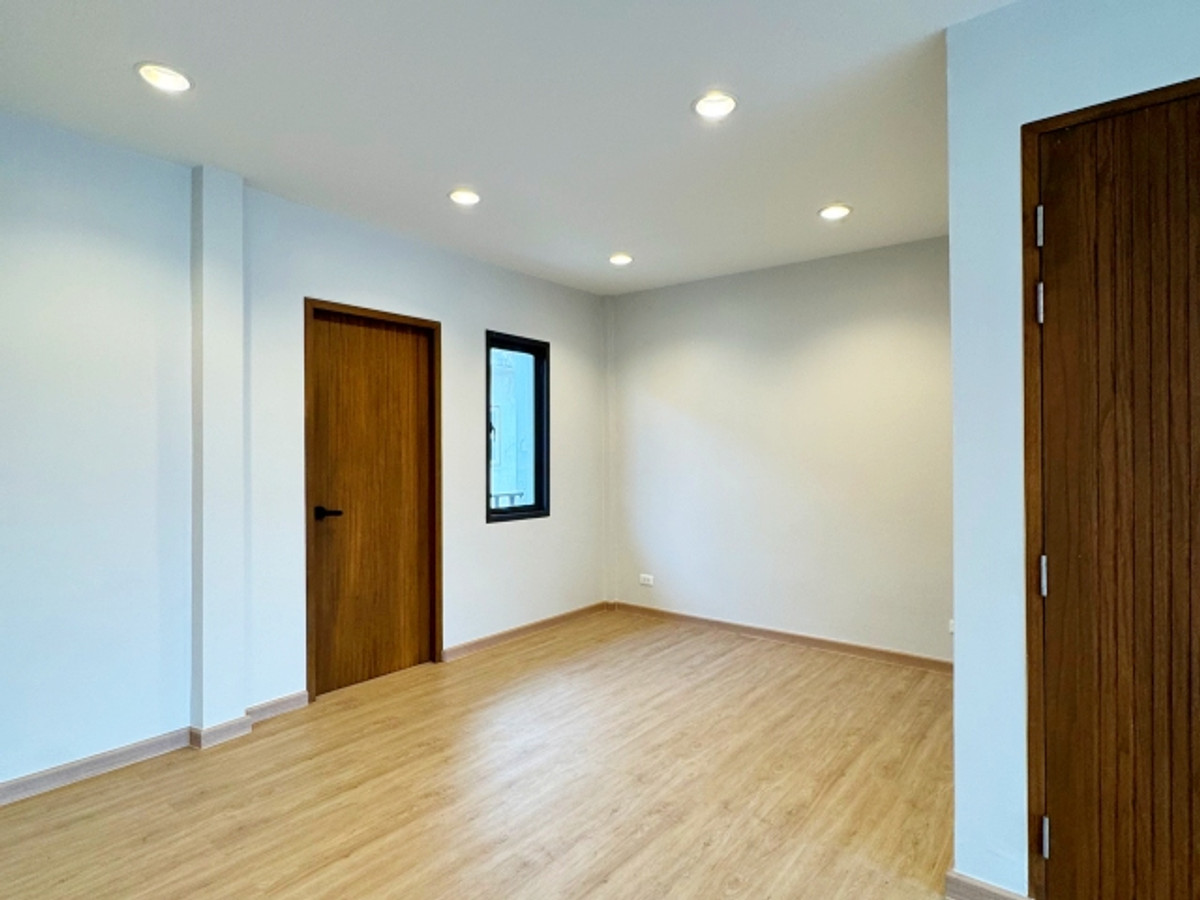 ขายทาวน์โฮมโชคชัย4 ลาดพร้าว71 : ขาย ทาวน์โฮม 3 ชั้น นาคนิวาส เกษมสันต์ 1 ลาดพร้าว สังคมสงเคราะห์ 25 ตร.วา ทำเลดี