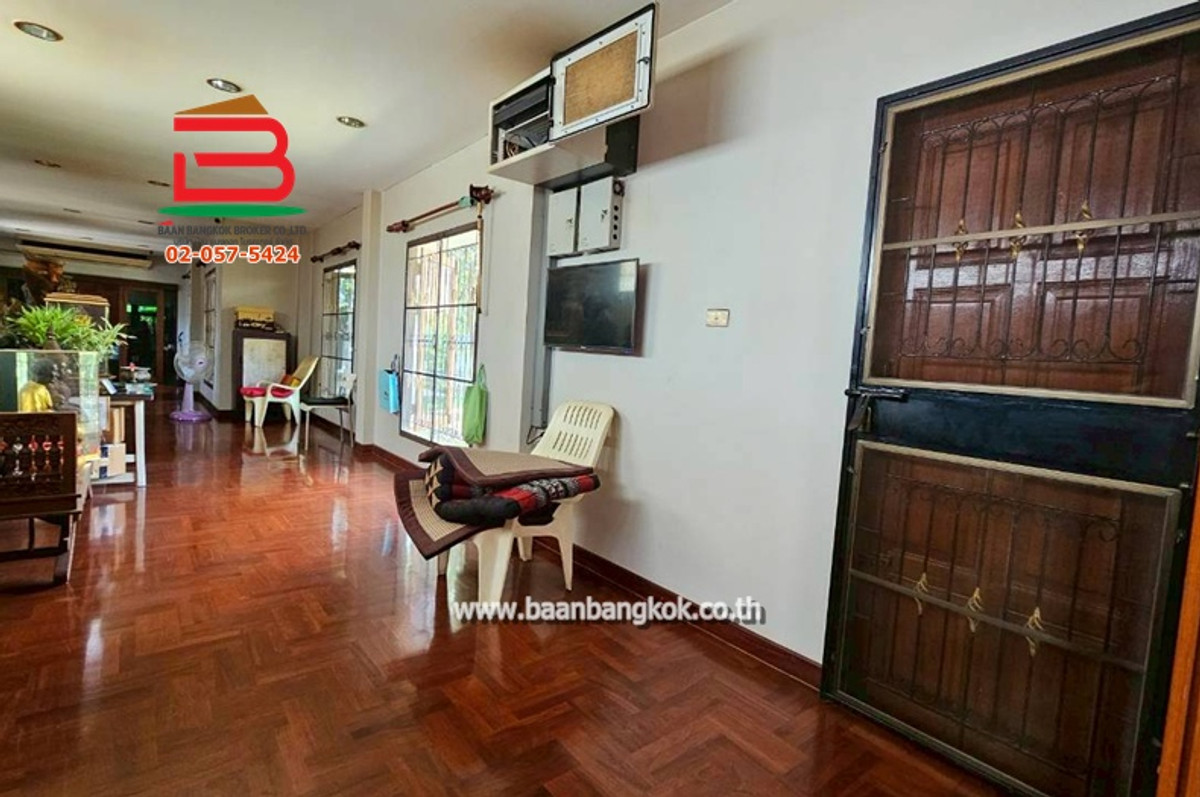 For SaleLandPattanakan, Srinakarin : Land with buildings, area 1 rai, Soi On Nut 17, Intersection 13, Sukhumvit Road 77, Suan Luang Subdistrict, Suan Luang District.