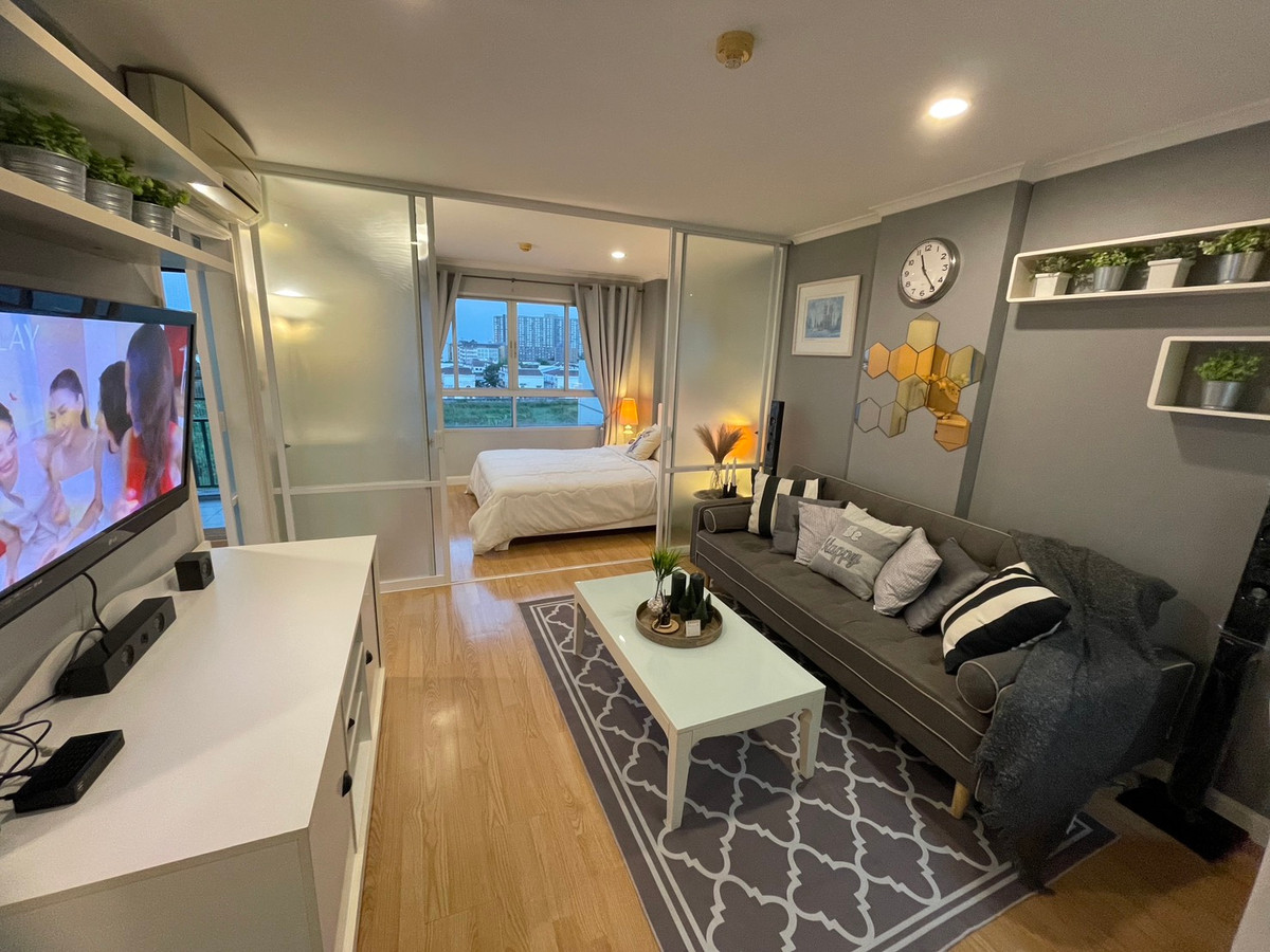 For RentCondoRamkhamhaeng, Hua Mak : Newly renovated condo for rent The room is beautifully decorated as described. Hurry and reserve before the university opens. Lumpini Vill Ramkamhang26 call 0896620022