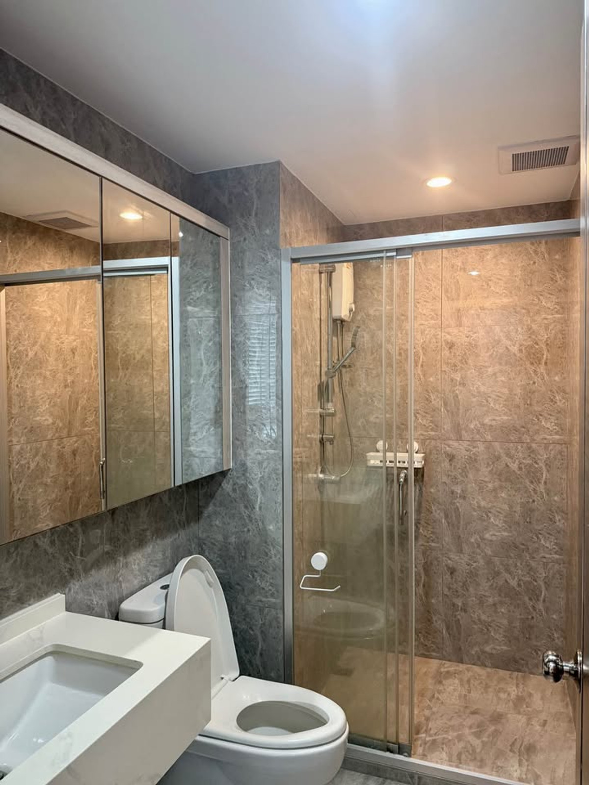 ขายคอนโดรัชดา ห้วยขวาง : BEST PRICE - FOR SALE - 1 BEDROOM 44 SQ.M- Call now 094-641-5974