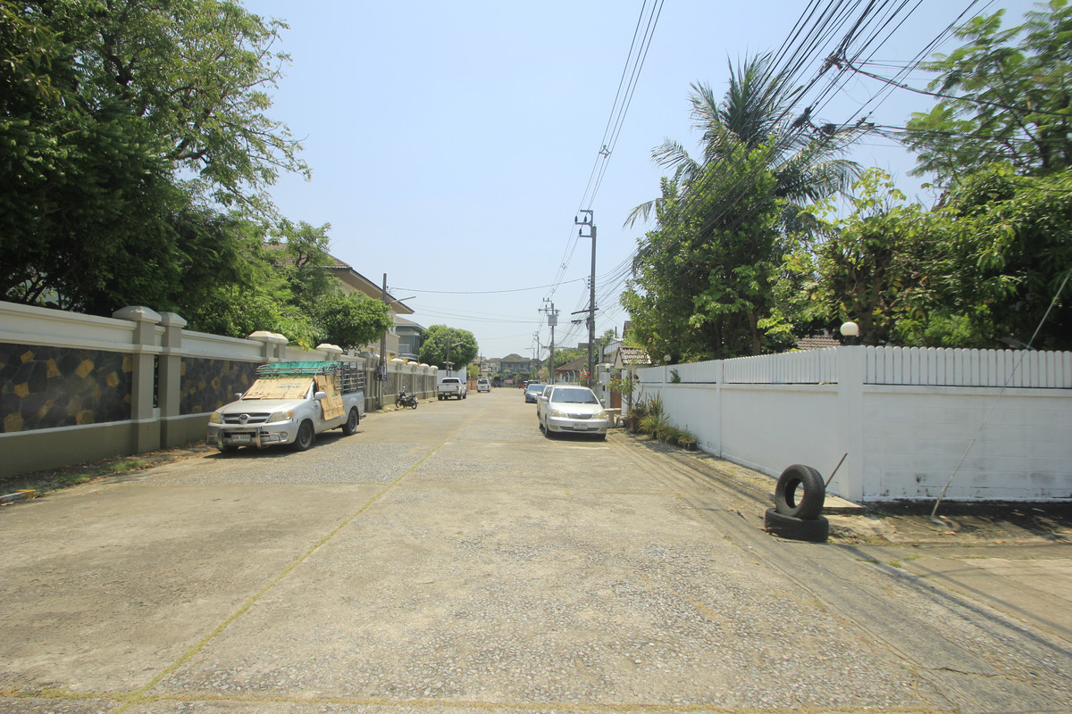 ขายที่ดินปิ่นเกล้า จรัญสนิทวงศ์ : ที่ดินพุทธมณฑลสาย2 ทวีวัฒนา-กาญจนาภิเษก15 ใกล้พระเทพตัดใหม่ หมู่บ้านสินพัฒนาธานี ที่ดินสร้างบ้านถมแล้ว แปลงมุมสวย 100วา เดินทางสะดวกได้หลายเส้นทาง  