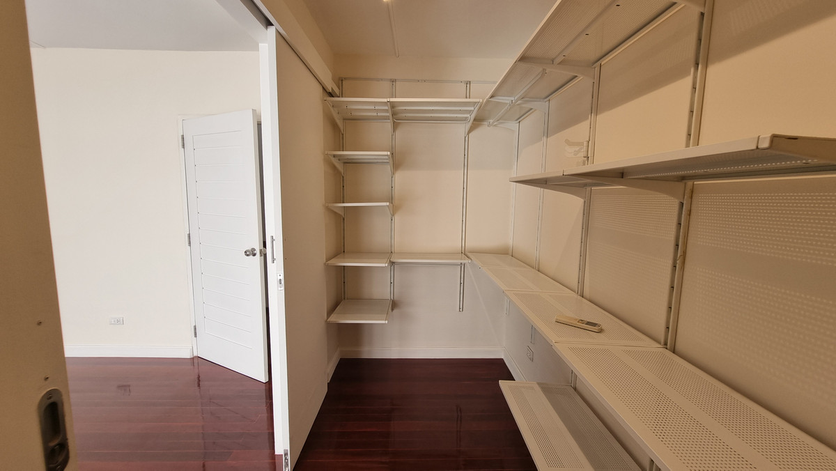 For SaleTownhomeSukhumvit, Asoke, Thonglor : Townhouse for sale, renovated, Thonglor, 4 bedrooms, 3 bathrooms, land size 30 sq m.