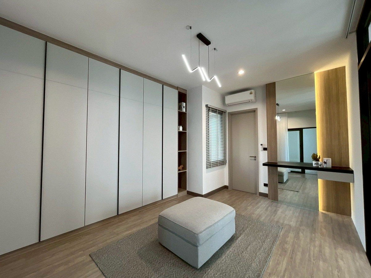 For RentHouseBangna, Bearing, Lasalle : Luxury House for Rent Udom Suk | Family Home Prime Location | Near BTS Udom Suk | 125,000 THB/Month | Luxury house for rent Udom Suk, good location, suitable for families, near BTS Udom Suk 125,000 baht/month – LTH14861