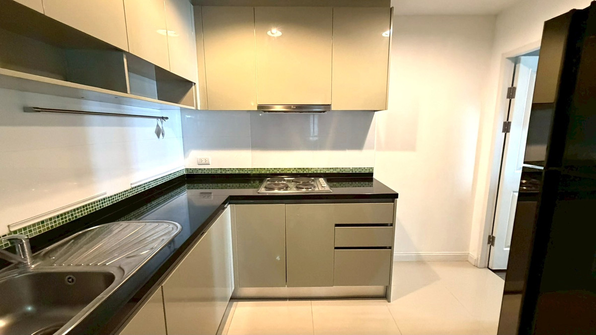 For RentCondoRama9, Petchburi, RCA : ✨ Big room, Rare Item! 3 bedrooms in the heart of Rama 9 | Live seriously, live life to the fullest ✨