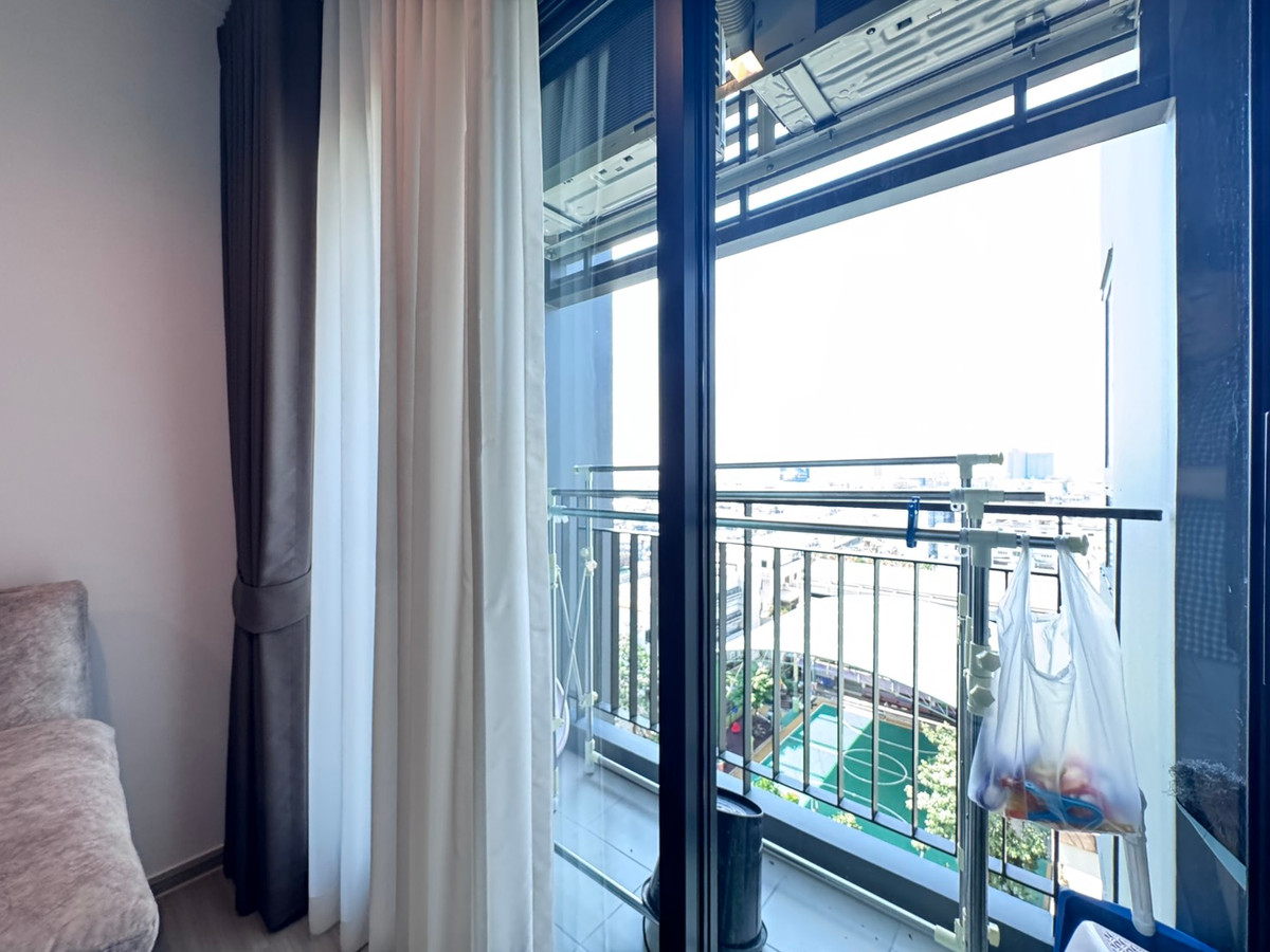 For RentCondoThaphra, Talat Phlu, Wutthakat : Wide room 35 sq m. 1 bedroom plus, Life Sathorn Sierra Condo near BTS Talat Phlu, available for rent, please inquire.