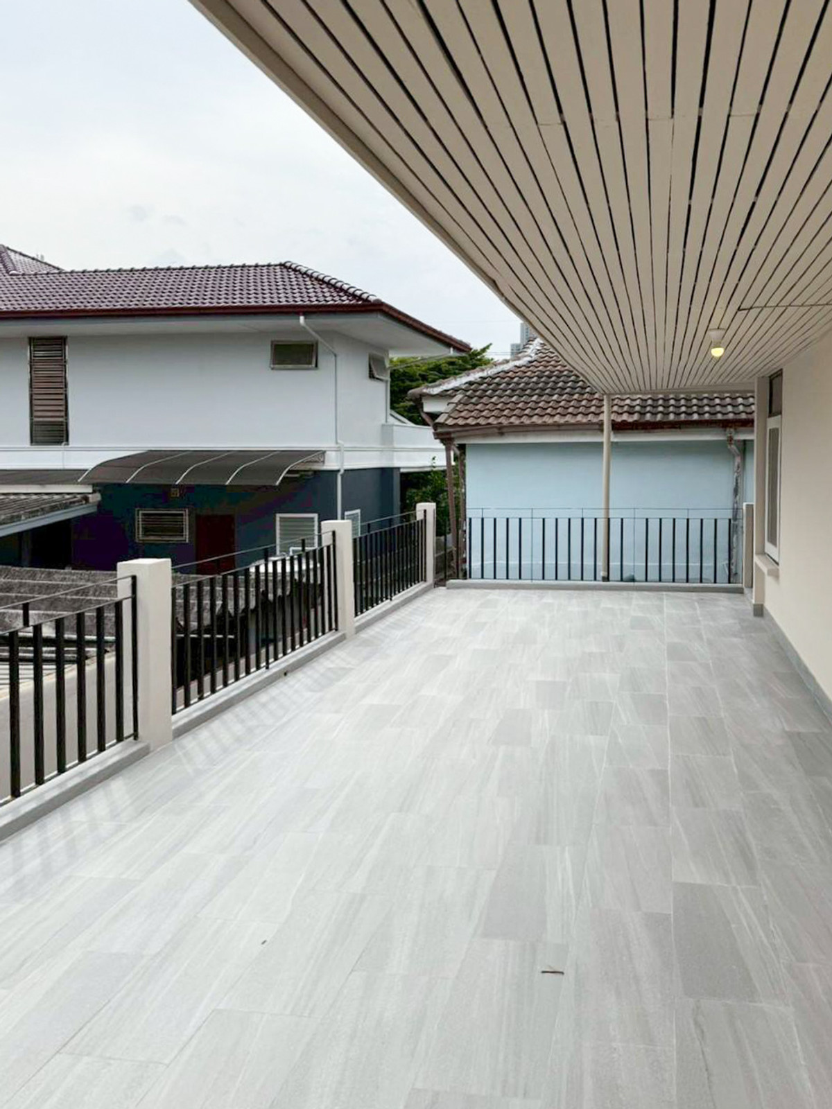 ขายบ้านรามคำแหง หัวหมาก : บ้านเดี่ยวขายพร้อมผู้เช่า ใกล้รถไฟฟ้า YL แยกลำสาลี ทะลุได้ทั้ง กรุงเทพกรีฑา - รามคำแหง - ลาดพร้าว 