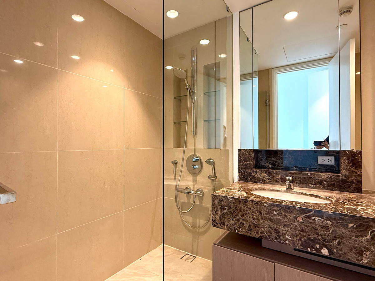 ให้เช่าคอนโดวิทยุ ชิดลม หลังสวน : คอนโด 3 ห้องนอน วิวสวน sport club ใกล้ BTS ราชดำริ