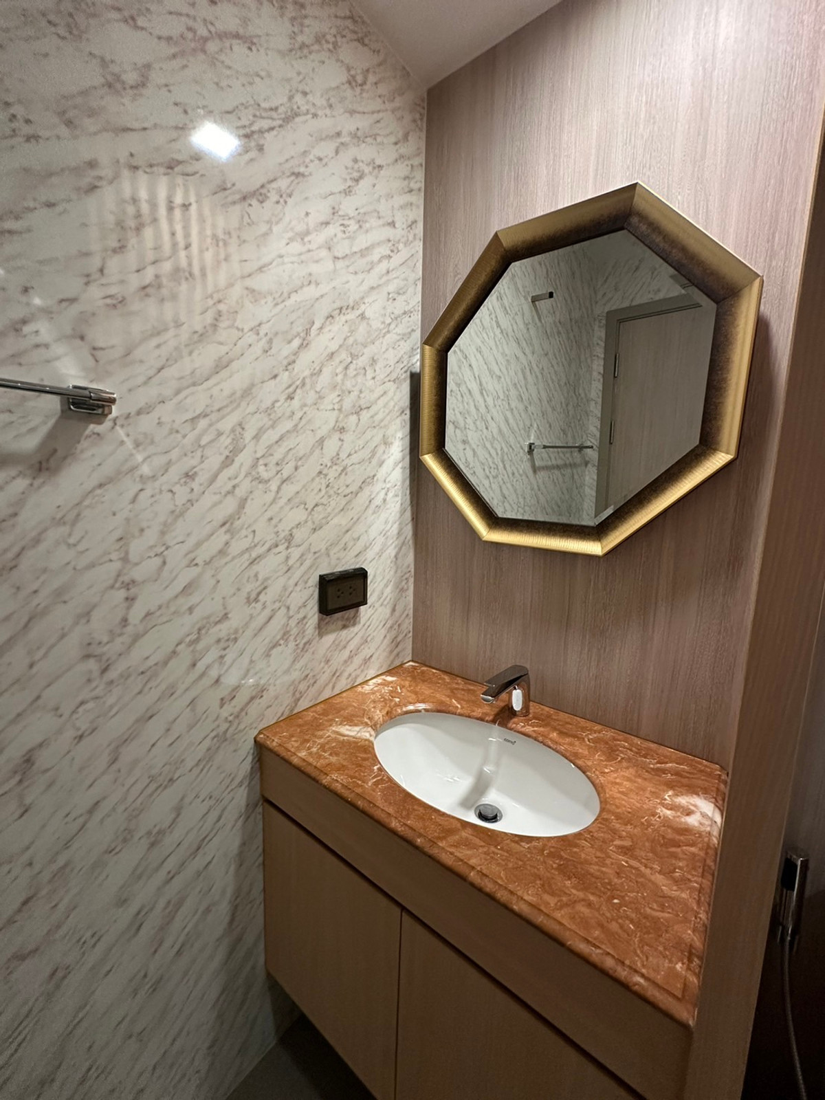 For RentCondoOnnut, Udomsuk : Hot Deal! 3BR Luxury Condo @ Wishdom Connect Sukhumvit | 128 sqm | High Floor | 120,000 THB