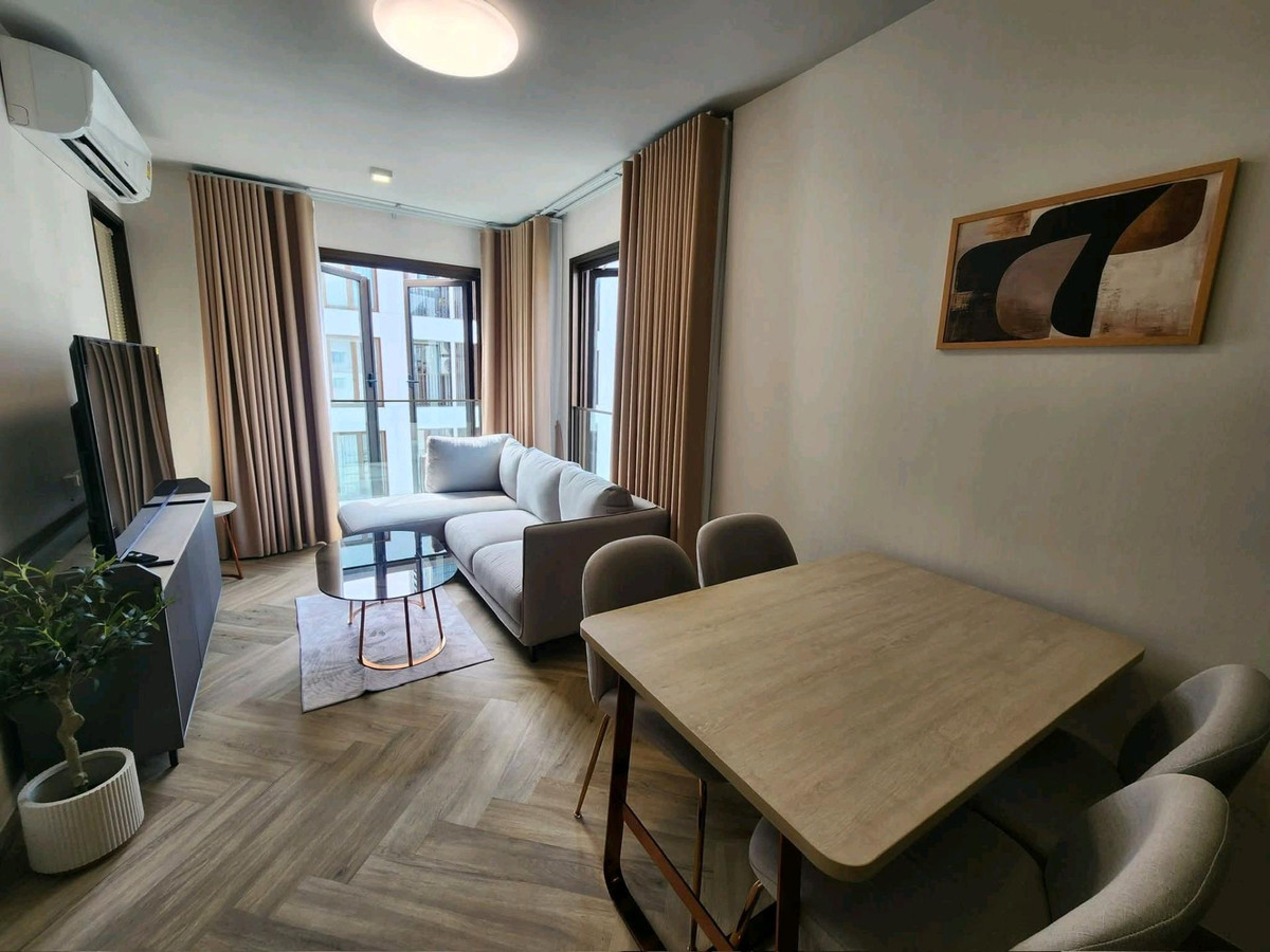 For RentCondoSukhumvit, Asoke, Thonglor : ✨ Minimal Luxury condo in the heart of Thonglor, corner room, pool view, good atmosphere, convenient travel ✨
