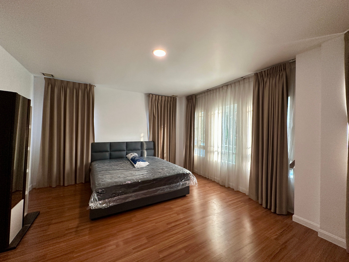 For RentHouseLadkrabang, Suwannaphum Airport : rent 2-story detached house for rent / 2-Storey Detached house, Manthana Village, On Nut - Wongwaen 3, Manthana Onnut - Wongwaen 3, rent 50,000 baht/month.