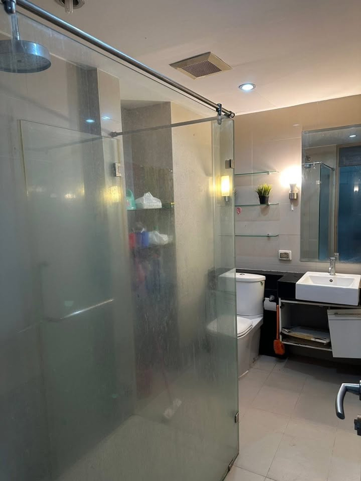 For RentCondoRatchathewi,Phayathai : For rent, Supalai Premier Ratchathewi, 2 bedrooms, high floor, can choose both 6 month/1 year contract, very good price.