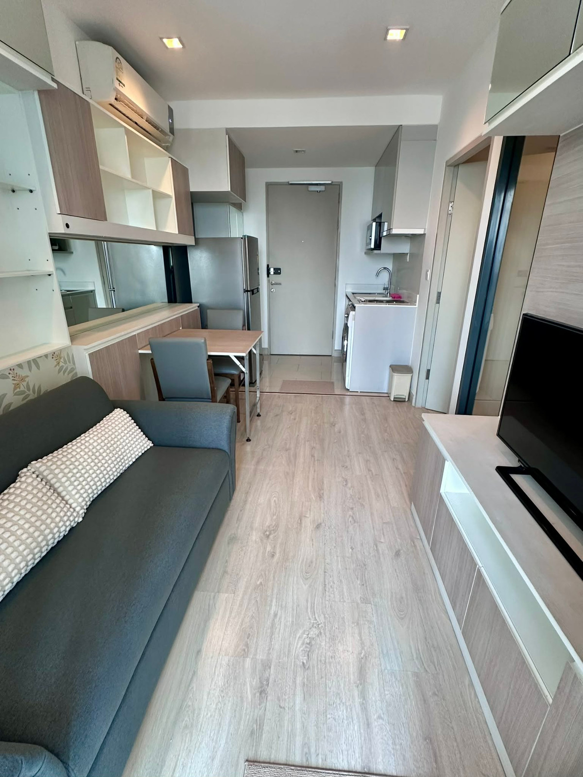 ให้เช่าคอนโดวงเวียนใหญ่ เจริญนคร : ⭐️IDEO Mobi Sathorn⭐️1 ห้องนอน 1 ห้องน้ำ ห้องสวย มีเครื่องใช้ไฟฟ้าครบ พร้อมอยู่