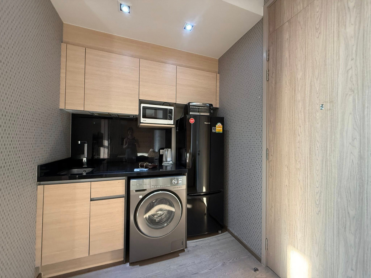 ให้เช่าคอนโดสุขุมวิท อโศก ทองหล่อ : ให้เช่า คอนโดใกล้ BTS พร้อมพงษ์ ห่างจาก Emporium 600 m. | โครงการ Park 24 | 1 ห้องนอน ขนาดใหญ่ เฟอร์นิเจอร์ครบ มีเครื่องซัก-อบผ้า ครบครัน 