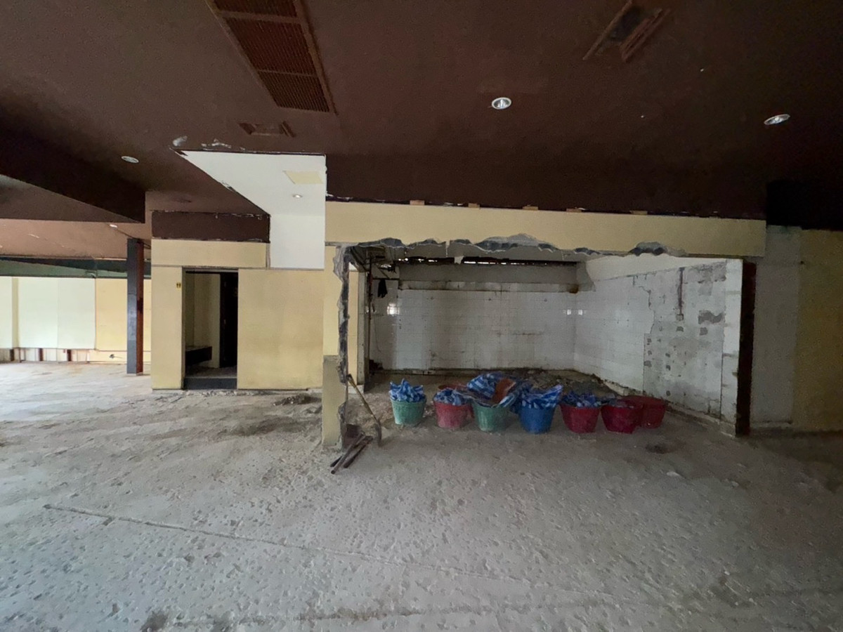 ให้เช่าร้านค้า/ตลาดนัดสุขุมวิท อโศก ทองหล่อ : พื้นที่ธุรกิจ 180 ตารางเมตร ชั้น 3 ซอยทองหล่อ สุขุมวิท 55 มีที่จอดรถ ทำเลดี