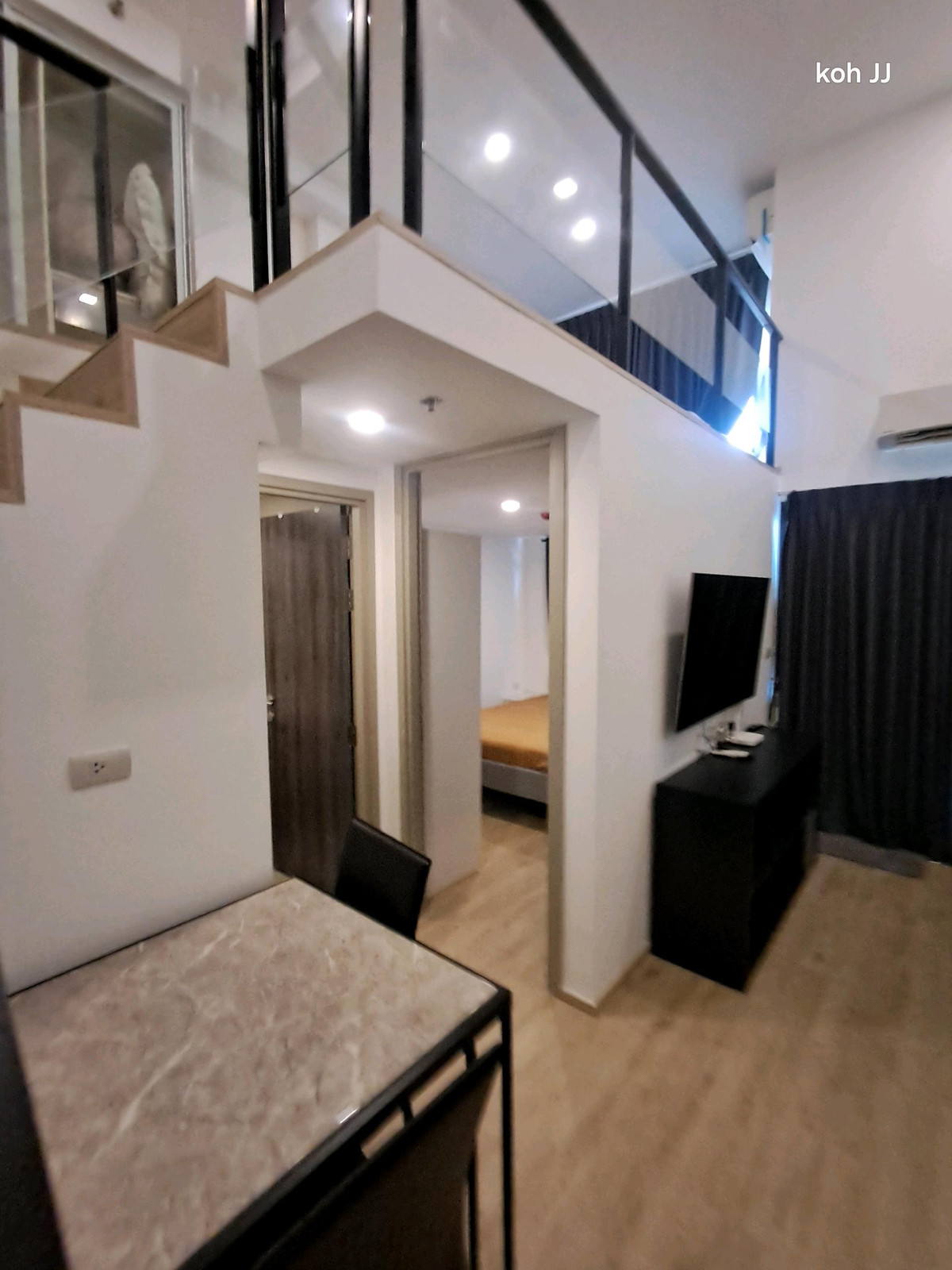 For RentCondoPattanakan, Srinakarin : FOR RENT 2-story condo (Duplex), high floor, beautiful view @The Rich Rama 9 - Srinakarin
Next to Triple Station | Near MRT Hua Mak & Airport Rail Link