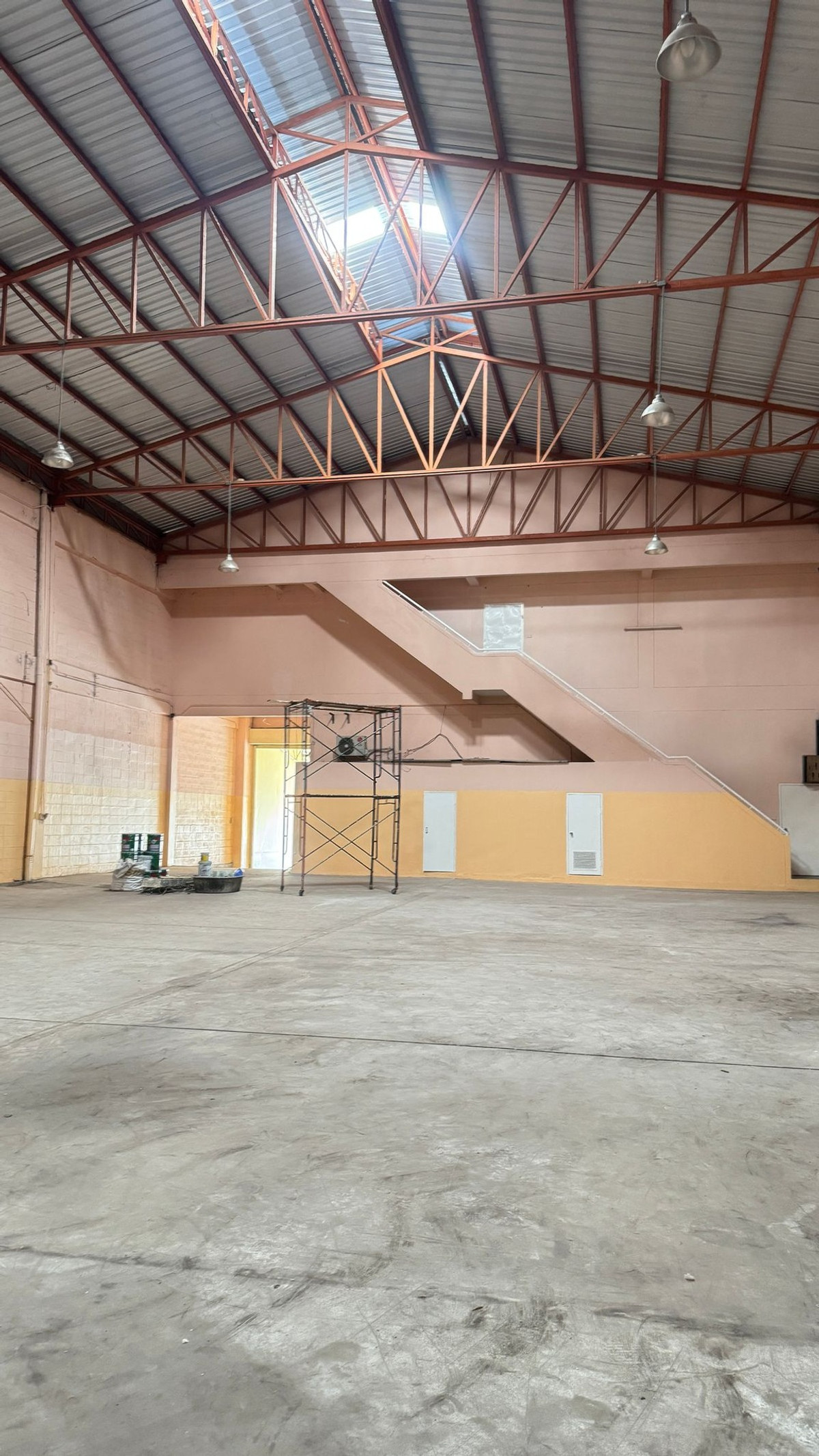 For RentWarehouseMahachai Samut Sakhon : Factory, warehouse for rent, purple space, has Factory 4 license, near Mahachai Muang Mai, Rama 2 Road, size 800 sq m., 3 phase electricity, container trucks can enter and exit, ready to use.