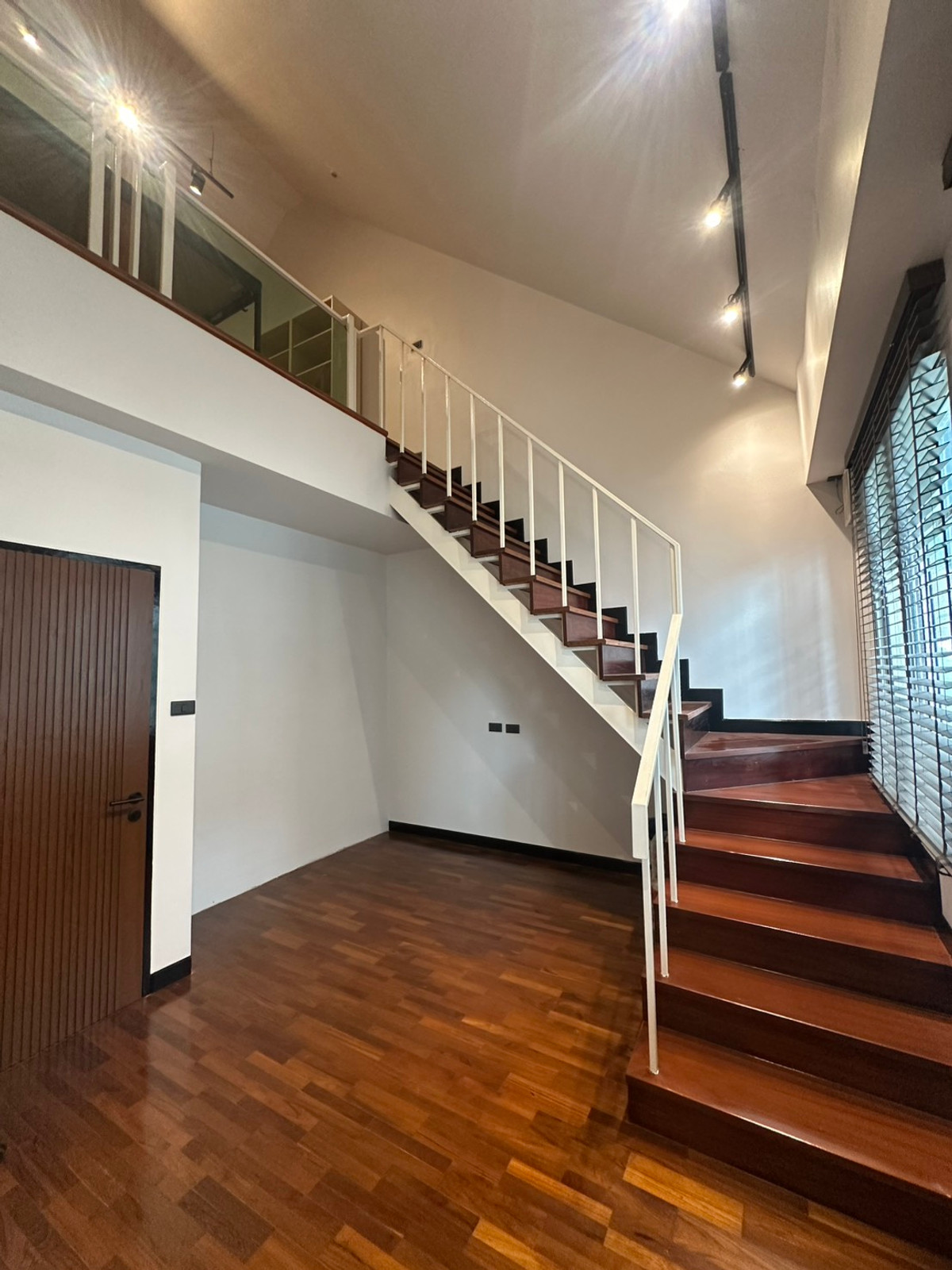 ขายบ้านสุขุมวิท อโศก ทองหล่อ : 🔥For Sale Renovated House in Thonglor! 4+1 Bedroom 370 sq.m fully Furnished Near Donki and BTS Thonglor Tel. 0863692224