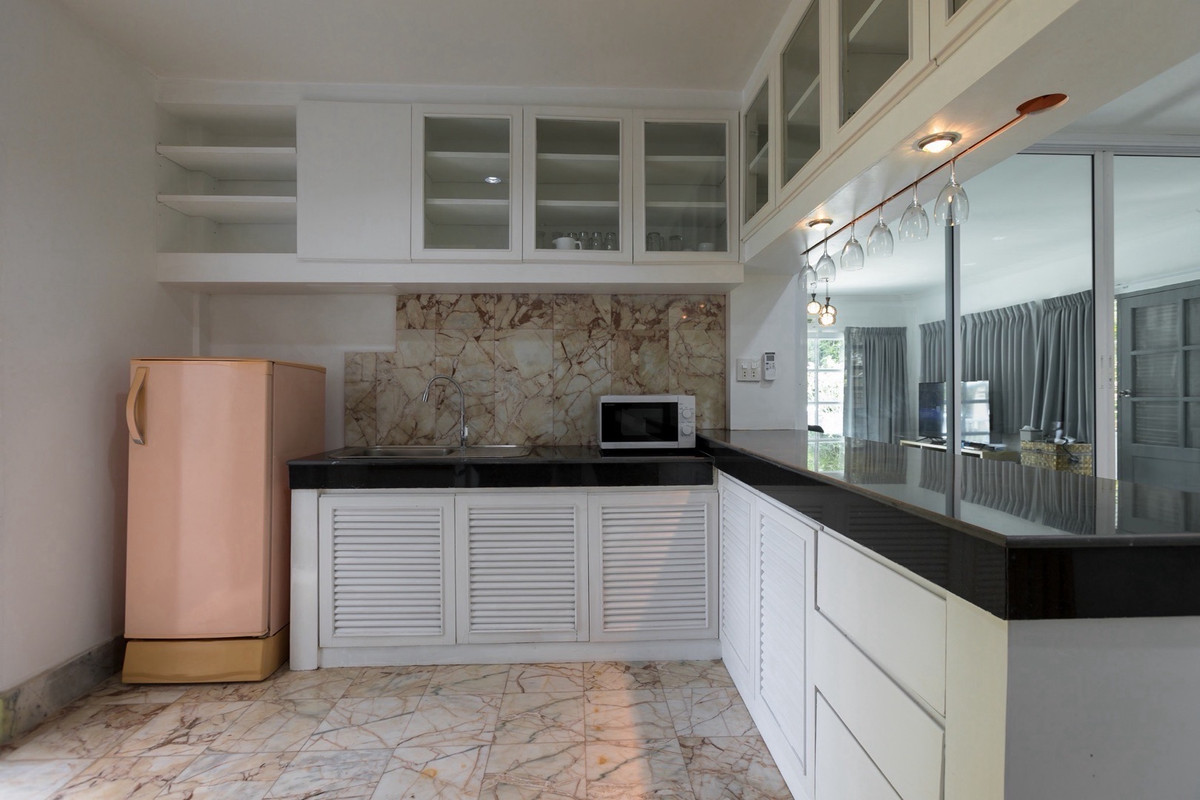 ขายบ้านปากช่อง เขาใหญ่ : ขายบ้านเขาใหญ่ หมูสี 4 ห้องนอน ที่ดิน 253 ตร.ว บ้านพักตากอากาศใกล้อุทยาน เหมาะอยู่อาศัยและลงทุนปล่อยเช่า 
