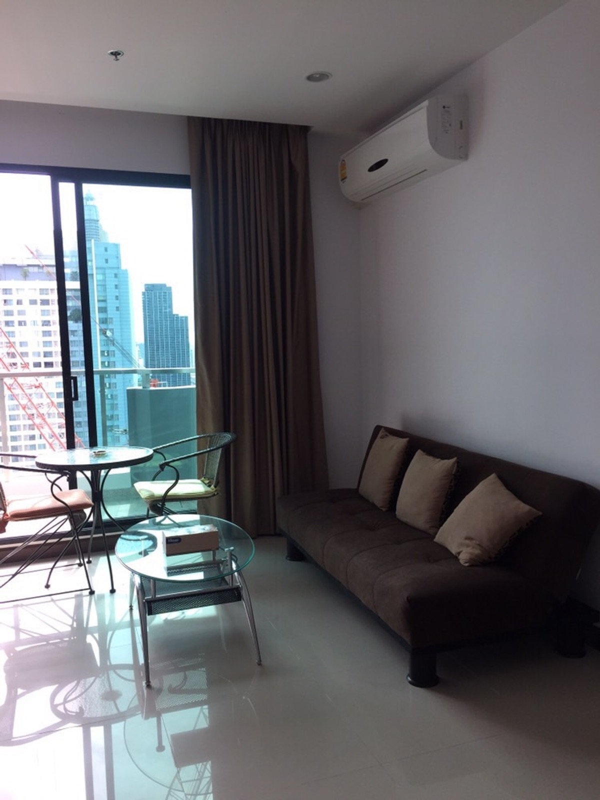 ขายคอนโดสุขุมวิท อโศก ทองหล่อ : ห้องมุม ชั้นสูง วิวเมืองอโศก — เป็นส่วนตัว เงียบ สบาย