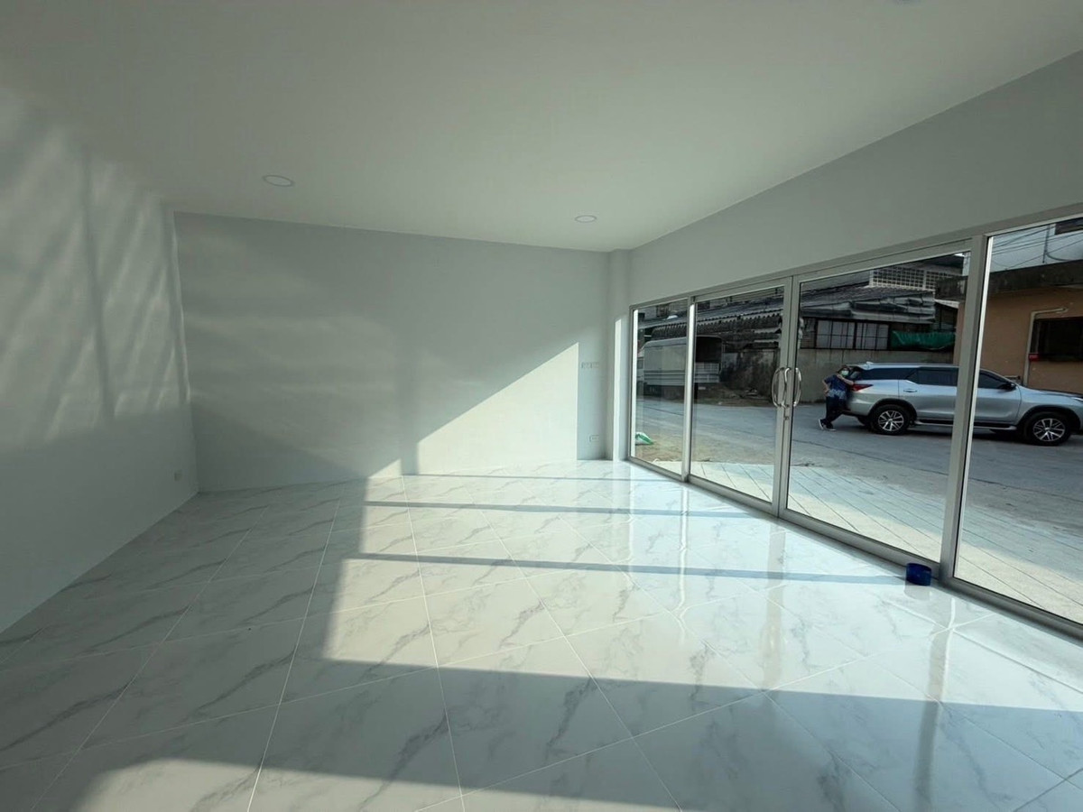 For RentWarehouseEakachai, Bang Bon : 📦 New warehouse for rent, size 400 sq m.  Soi Ekachai 87 
 Bang Bon ✅LineOA : @ladysai