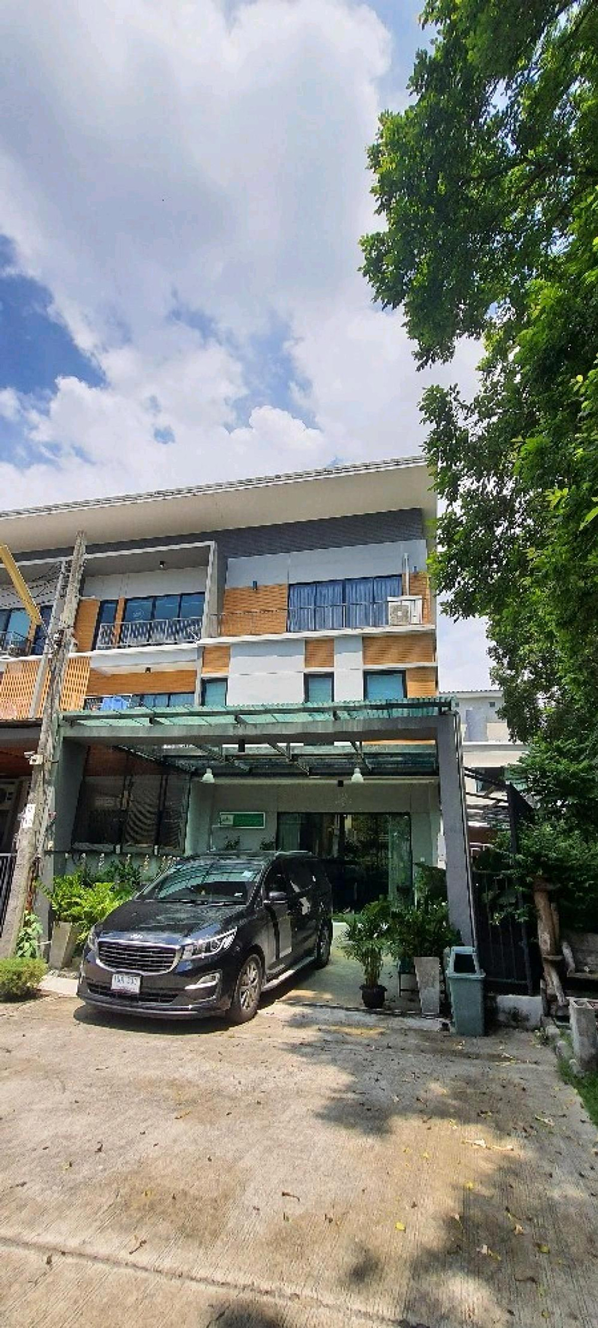 ทาวน์โฮมเกษตร นวมินทร์ ลาดปลาเค้า : ขาย/ ให้เช่าทาว์นโฮม  3 ชั้น 3 หัองนอน 250 ตรม หลังมุม หมู่บ้านอีโค-สเปซ เกษตร-นวมินทร์