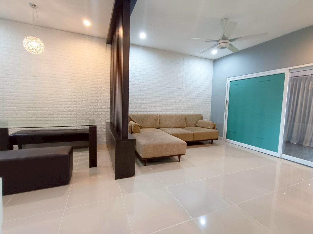 ให้เช่าทาวน์โฮมราษฎร์บูรณะ สุขสวัสดิ์ : (Newly Renovated) ทาวโฮม-หลังมุม พร้อมเข้าอยู่! / 18,500.- 