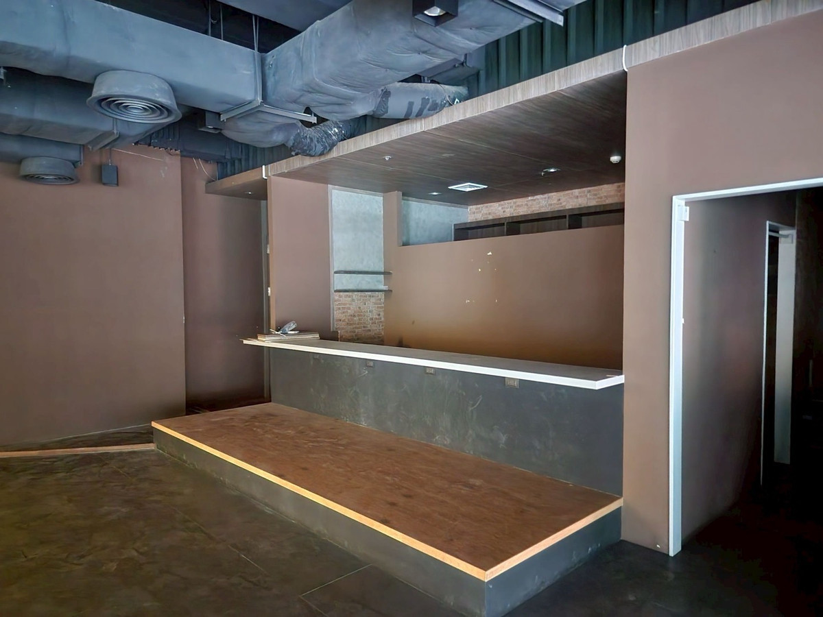 For RentRetail SpaceNana, North Nana,Sukhumvit13, Soi Nana : Prime retail space available just a short walk from BTS Nana