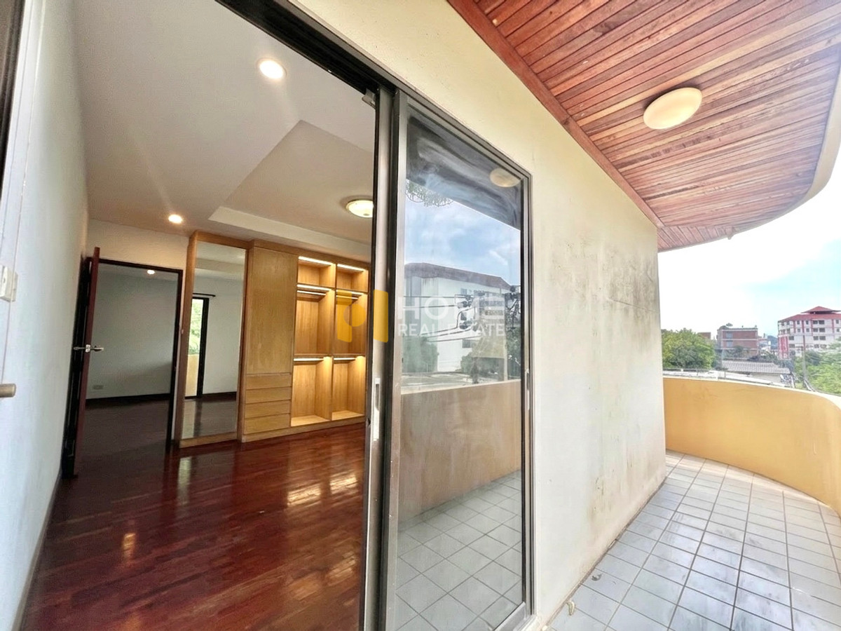 ขายอารีย์ อนุสาวรีย์ : 🔥 HOT DEAL อพาร์ตเมนต์ 5 ชั้น ใจกลางอารีย์ ห้องกว้างวิวดี / อพาร์ตเมนต์ 5 ชั้น ซอยอารีย์ 5 / 20 ห้องนอน (ขาย), Apartment Soi 5 floors Ari 5 / 20 Bedrooms (FOR SALE) BNS006