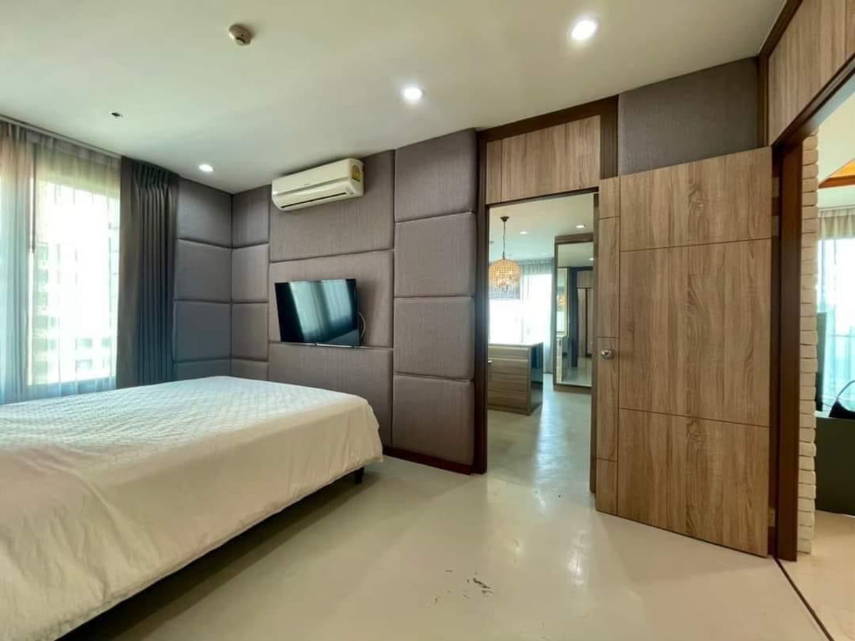For SaleCondoRama9, Petchburi, RCA : Large condo room on high floor City view on Sukhumvit side, no buildings blocking it, location in Asoke - Phetchaburi, near MRT, just a few minutes walk. Suitable for own living or investment or rental to foreigners in the CBD zone.