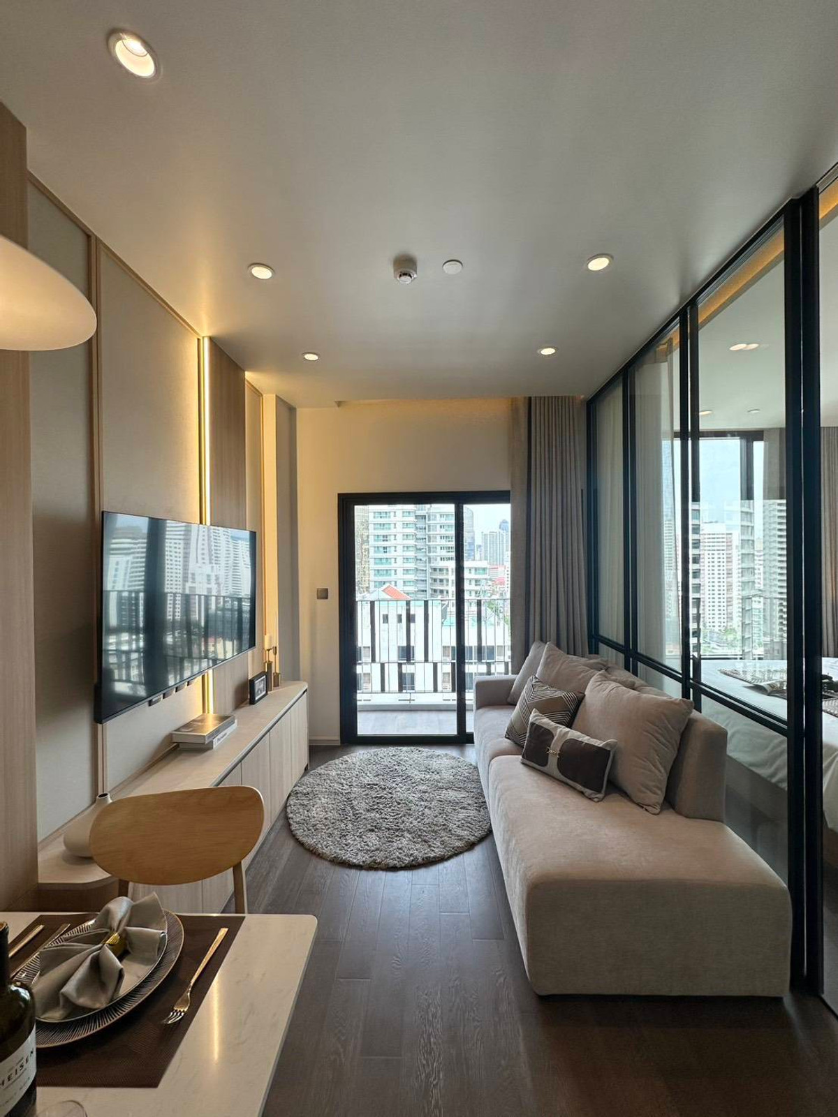 ให้เช่าคอนโดสุขุมวิท อโศก ทองหล่อ : Ultra-Luxury Living | 200m to MRT Sukhumvit & BTS Asoke