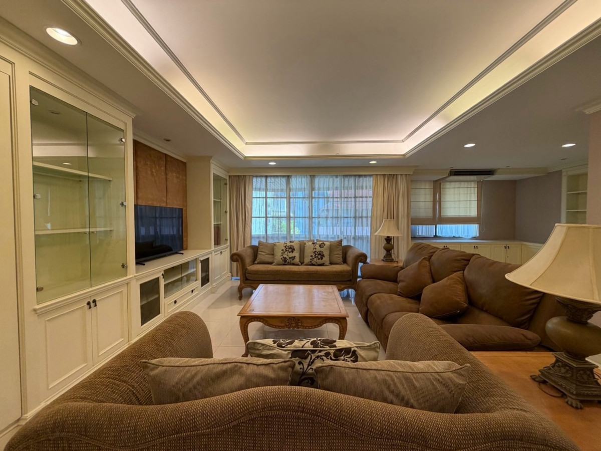 ให้เช่าคอนโดสุขุมวิท อโศก ทองหล่อ : 3 Bedroom 3 Bathroom 228 sqm New Renovate!! Ready to move
