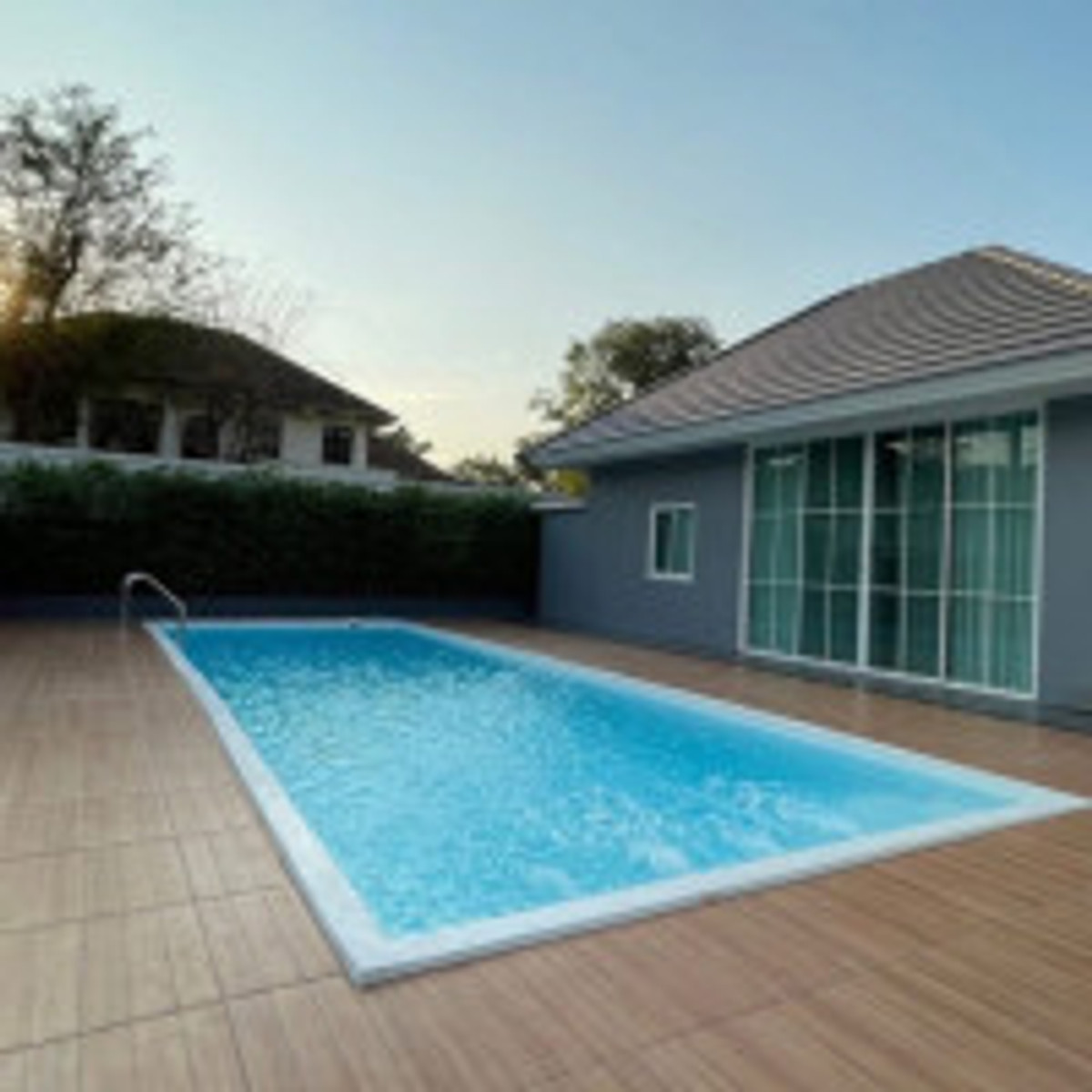 HouseNawamin, Ramindra : Sell/rent luxury mansion Baan Suan Neramit Or Ngoen-Ramintra, full area of ​​1 rai! 5 bedrooms, 5 bathrooms, has a private swimming pool + guest house, 45 million (rent 2 hundred thousand), fully furnished, ready to move in.