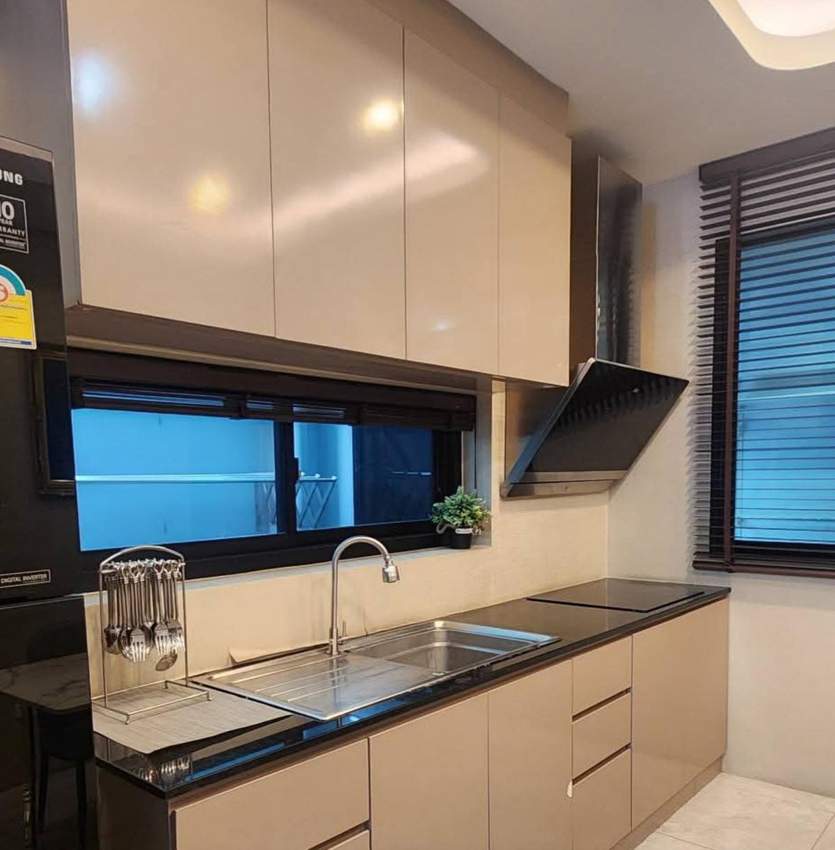 ให้เช่าโฮมออฟฟิศโชคชัย4 ลาดพร้าว71 : โฮมออฟฟิต 4 ชั้น ทำเลดี พร้อมเฟอร์นิเจอร์ ตกแต่งสวยงาม ให้เช่า ย่านลาดพร้าว-โชคชัย4 ใกล้โรงพยาบาลเปาโล โชคชัย 4 เพียง 300 เมตร