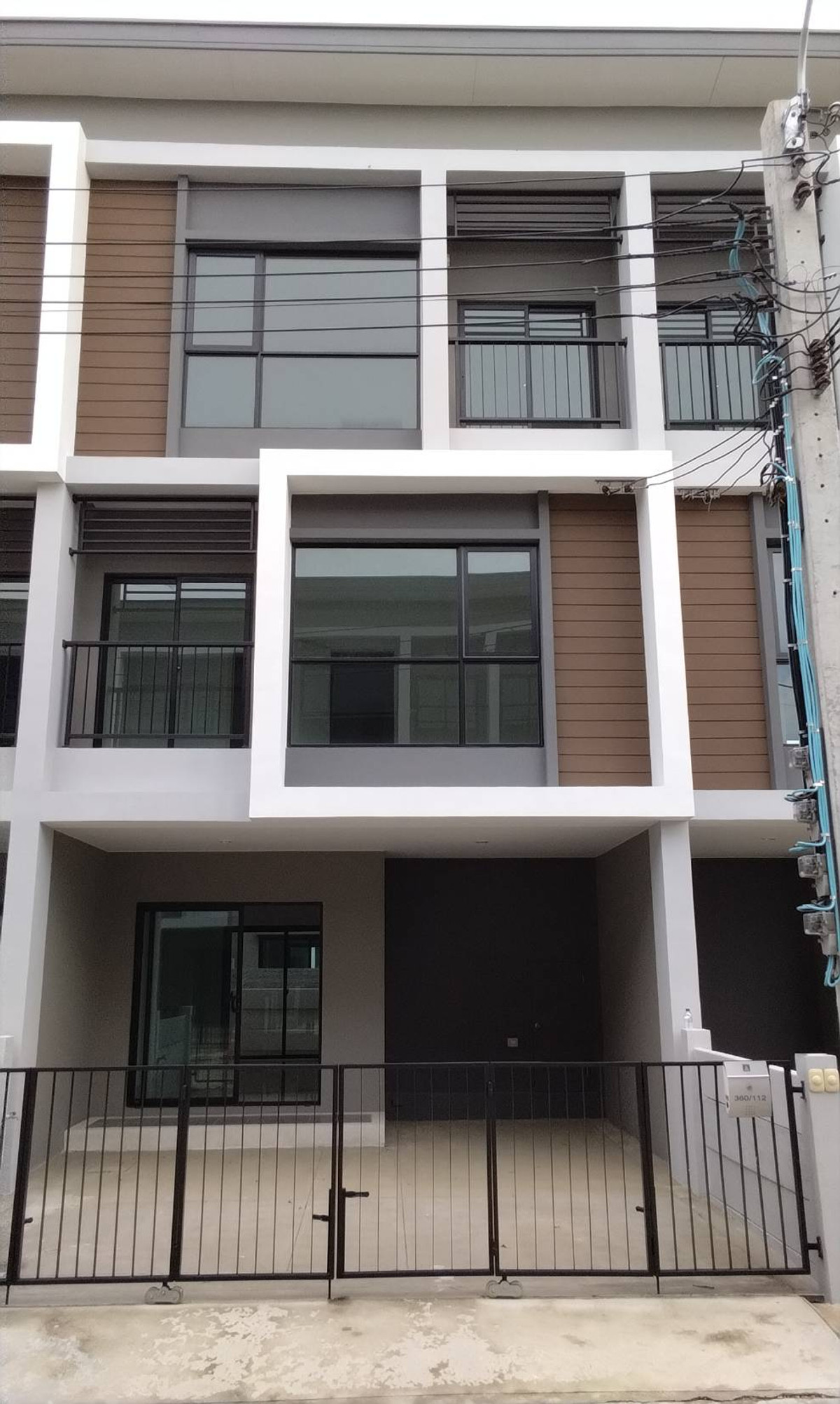 ให้เช่าทาวน์โฮมลาดกระบัง สุวรรณภูมิ : ปล่อยเช่าทาวน์โฮม หมู่บ้านลุมพินี ทาวน์วิลล์ สุวรรณภูมิ พร้อมอยู่