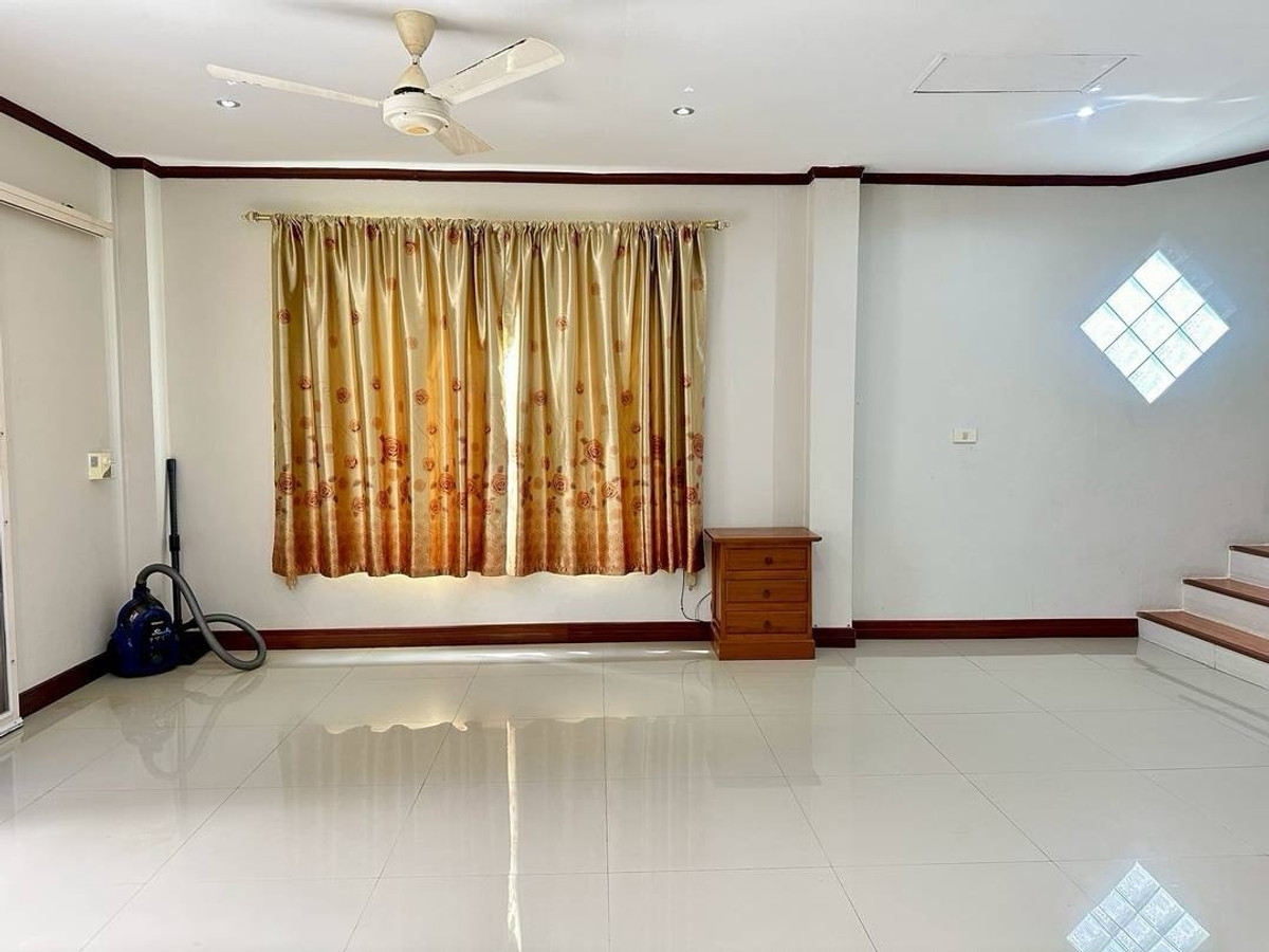 For SaleHousePattaya, Bangsaen, Chonburi : Single house for sale Two houses in the same area Near Jomtien Beach, Pattaya, 200 sq m, 5 bedrooms, 4 bathrooms