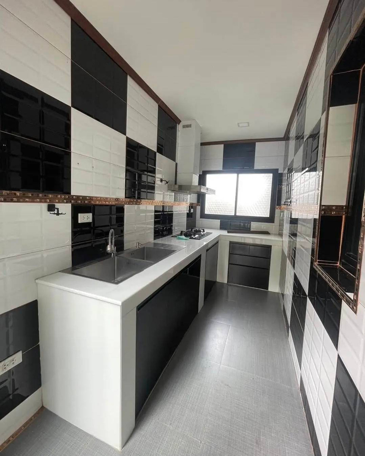 ให้เช่าบ้านปิ่นเกล้า จรัญสนิทวงศ์ : ให้เช่า หมู่บ้านสิริจันทร์ ถนน ฉิมพลี บ้านเดี่ยว 2 ชั้นครึ่ง 4 ห้องนอน 4 ห้องน้ำ จอดรถ ได้ 4คัน บ้านสวย พร้อมอยู่