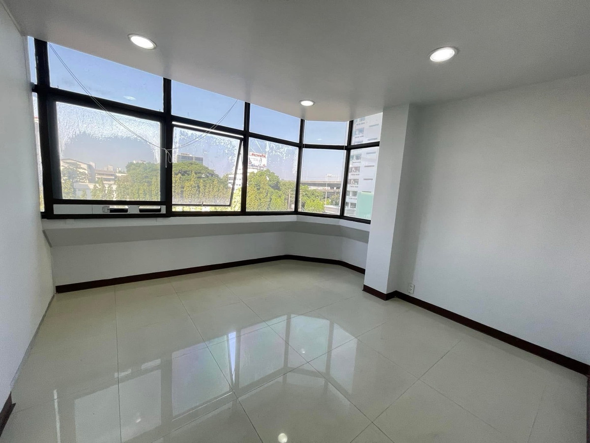 For RentOfficeBangna, Bearing, Lasalle : Office Building for Rent on Bangna-Trad Road – Ready to Move In