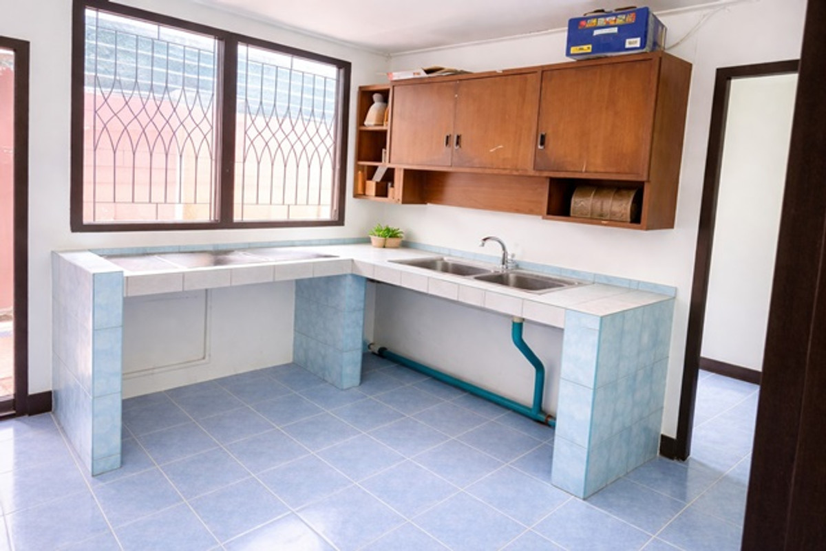 For RentTownhomeRama 8, Samsen, Ratchawat : BTS Saphan Khwai 750m. 25 sq.wa. 200 sq.m.Soi Inthamara 1-8 2-bed 1-bath townhouse near 14,998 B-M