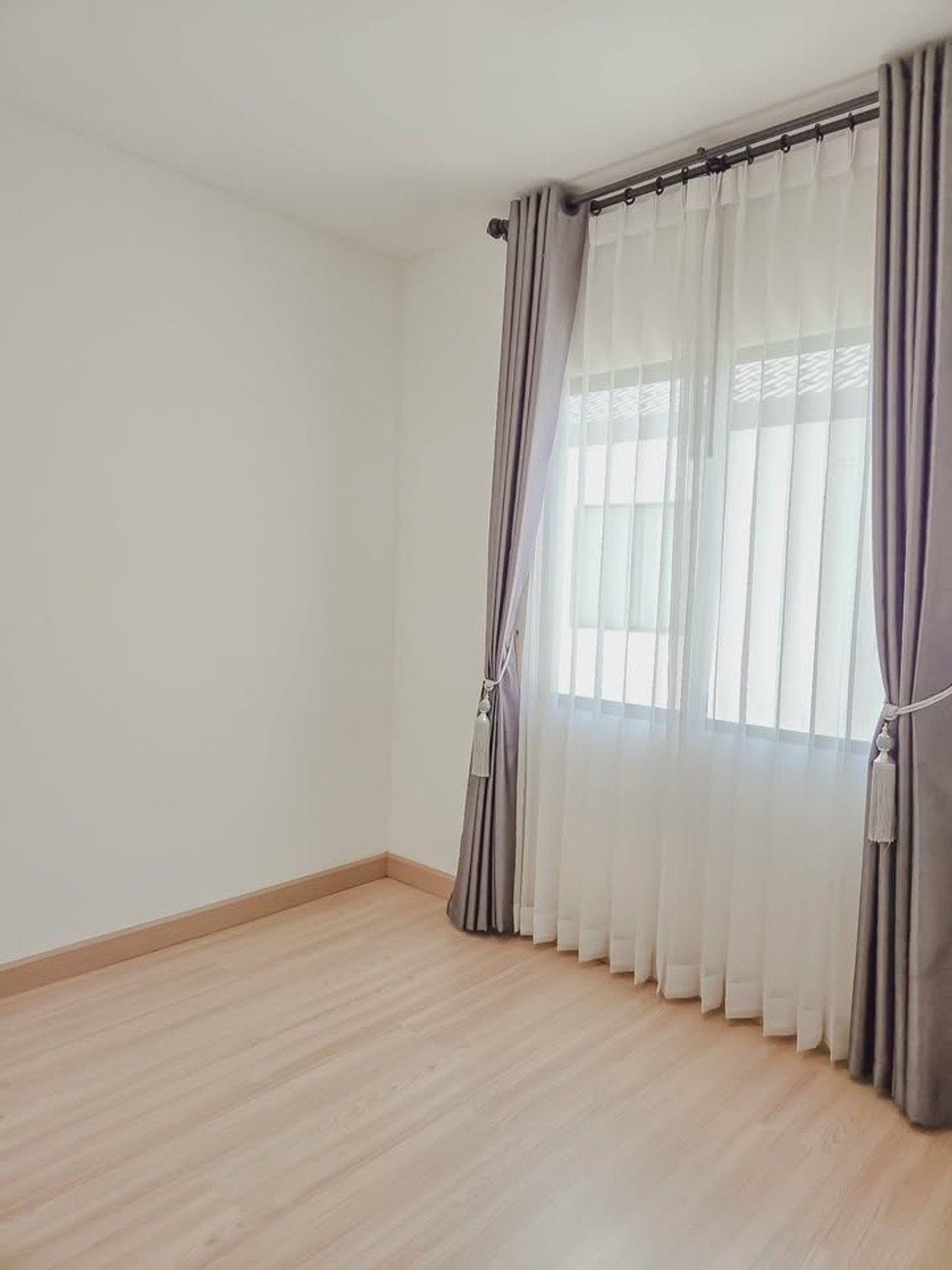 ขายทาวน์โฮมขอนแก่น : ทาวน์โฮม 2 ชั้น พฤกษา แอร์พอร์ต แต่งสวย ใกล้สนามบินขอนแก่น เฟอร์ครบ หิ้วกระเป๋าเข้าอยู่ได้เลย