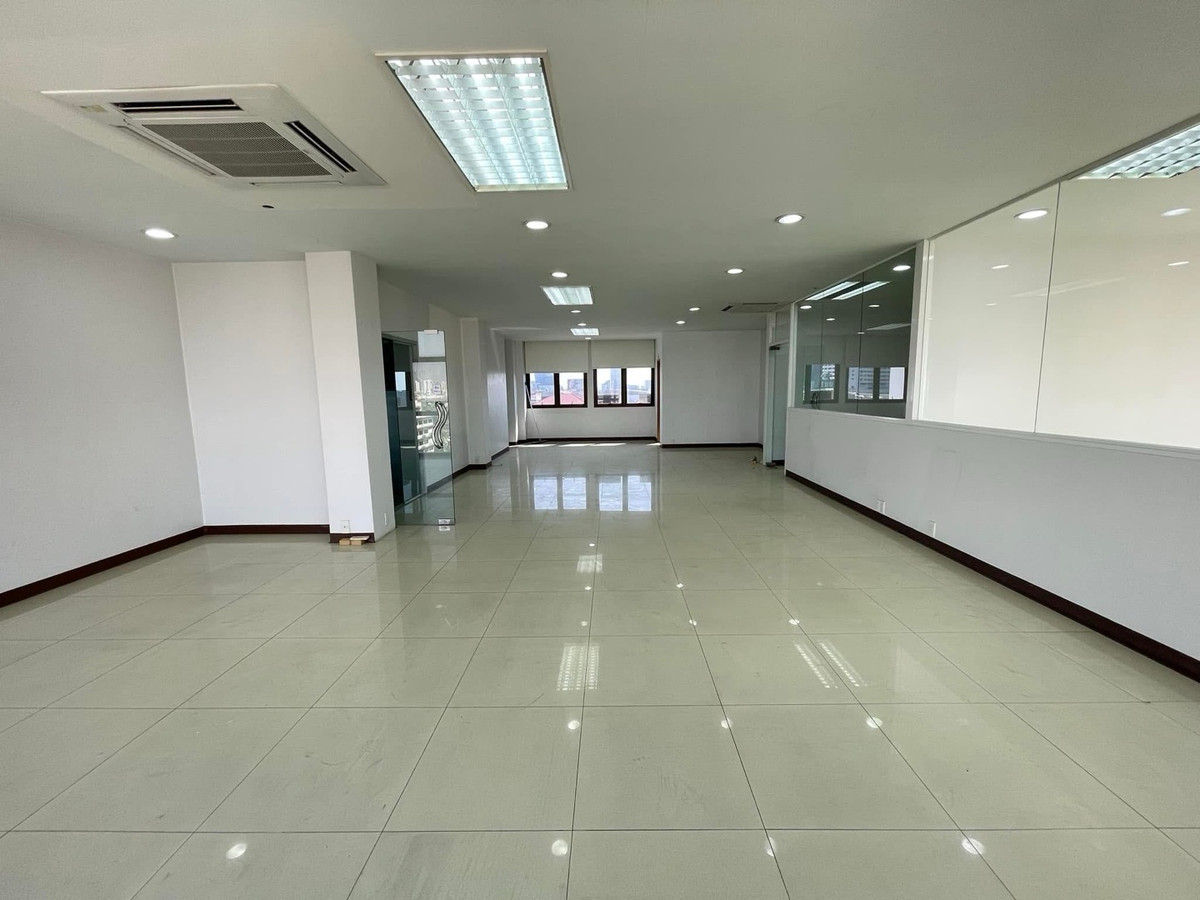 For RentOfficeBangna, Bearing, Lasalle : Office Building for Rent on Bangna-Trad Road – Ready to Move In