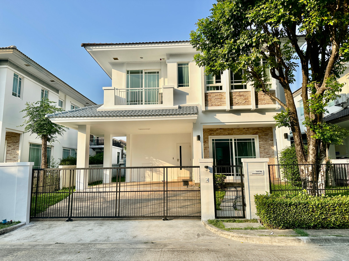 For RentHouseLadkrabang, Suwannaphum Airport : rent 2-story detached house for rent / 2-Storey Detached house, Manthana Village, On Nut - Wongwaen 3, Manthana Onnut - Wongwaen 3, rent 50,000 baht/month.