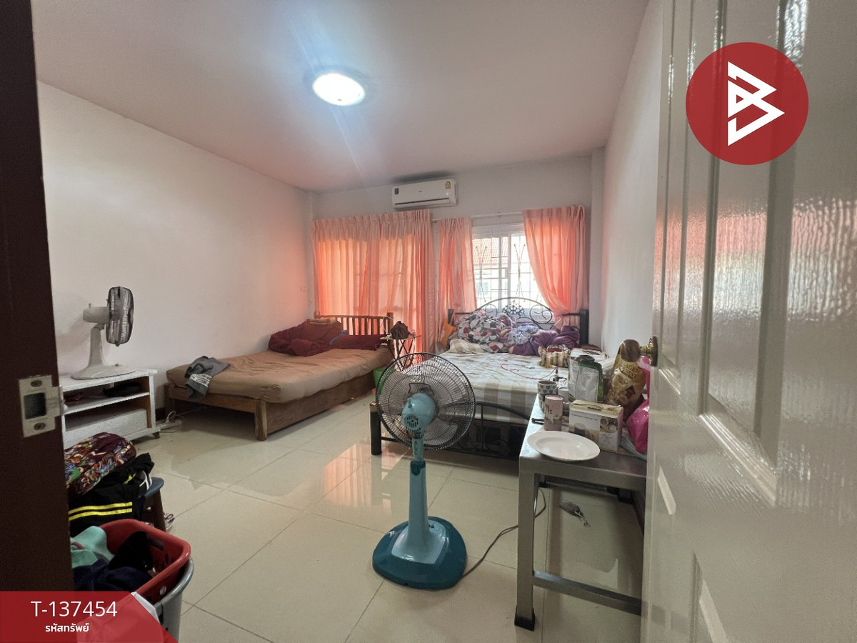 For SaleTownhomeSamut Prakan,Samrong : Townhouse for sale Manthakarn Ville Village, Bang Phli-Tamru, Samut Prakan