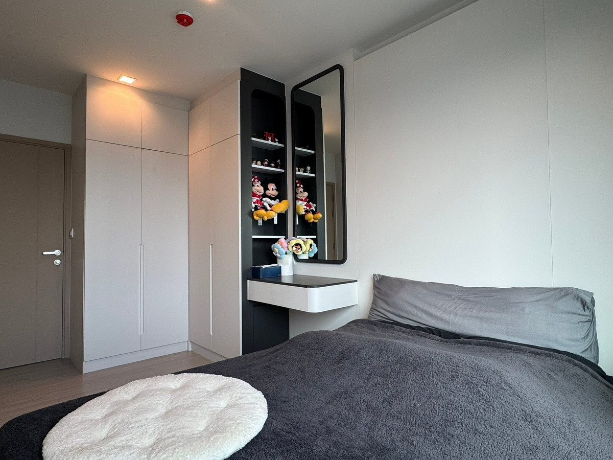 For RentCondoThaphra, Talat Phlu, Wutthakat : ⭐️ Life Sathorn Sierra ⭐️ 1 Bed 1 Bath, built-in furniture in the whole room, ready to move.