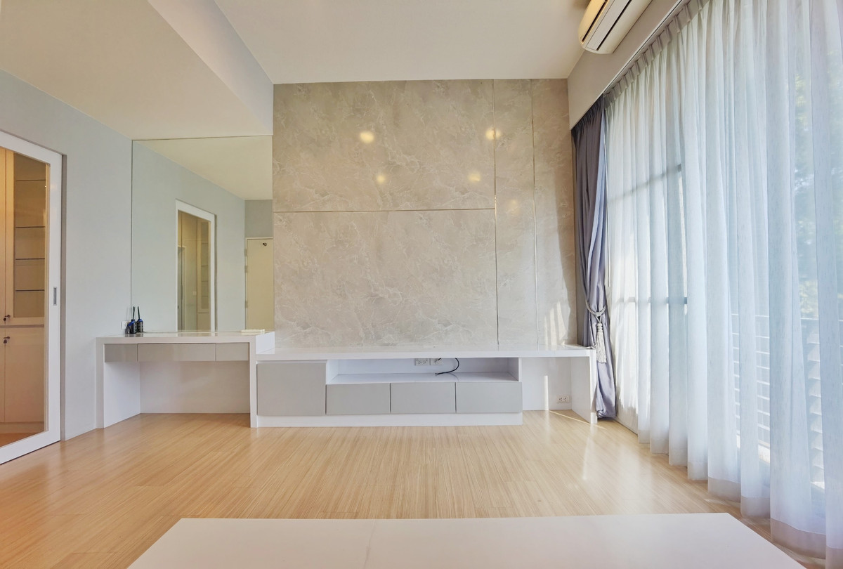 For SaleTownhomeRattanathibet, Sanambinna : [Selling at a loss! Decorated in the millions] Baan Klang Muang Rattanathibet, back side, 33 sq m, near MRT Nonthaburi Intersection 1, only 500 meters.