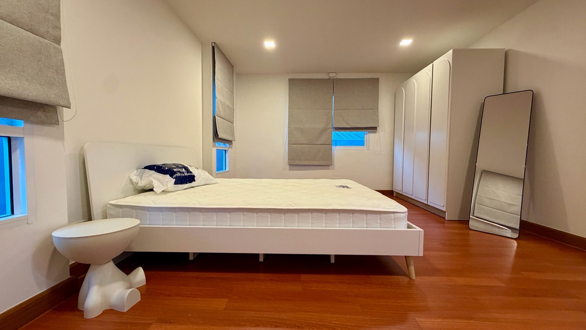 ให้เช่าอ่อนนุช อุดมสุข : บ้าน 3 ชั้น พร้อมเฟอร์นิเจอร์ ตกแต่งสวยงาม ให้เช่า ย่านอ่อนนุช-ศรีนครินทร์ ใกล้ปิงมาร์เช่ปาร์ค เพียง 800 เมตร