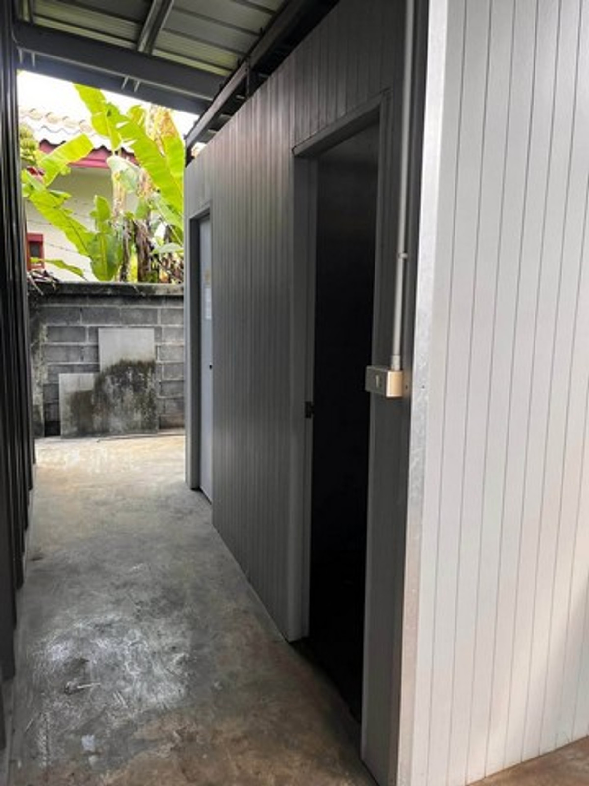 For RentWarehouseChokchai 4, Ladprao 71, Ladprao 48, : HR3343 Warehouse with office for rent, 2 floors – Chokchai 4 / Satri Witthaya 2 location, total usable area 260 sq m | Electric door | 13 CCTV cameras (ready to do business immediately!)