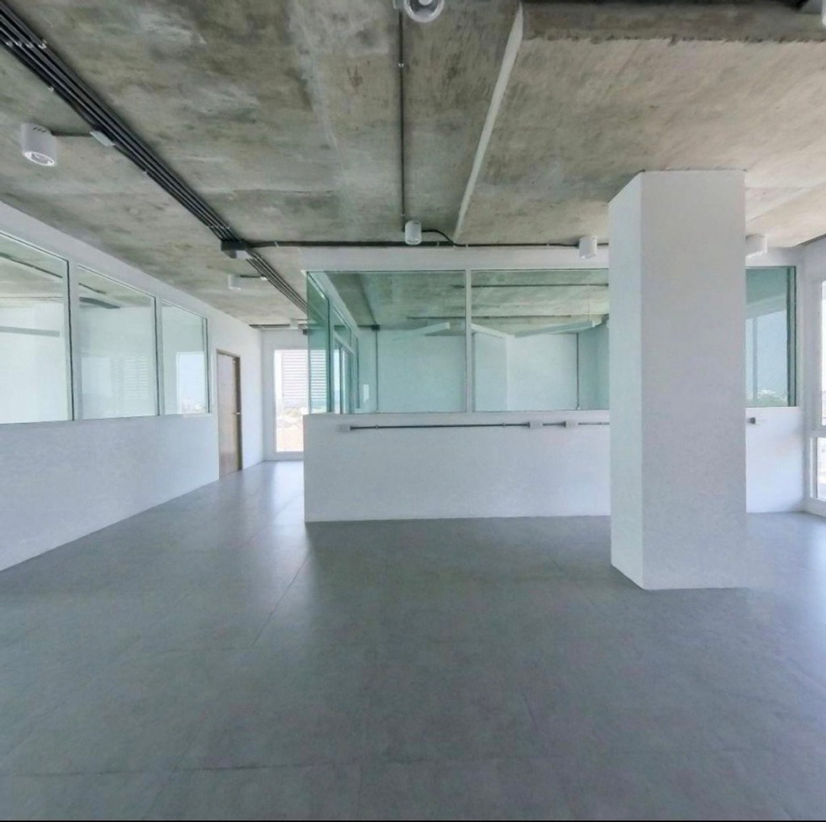 For RentOfficeChaengwatana, Muangthong : 5-Storey Office Building with Lift on Ngamwongwan Road near Expressway, Ideal for Headquarters (HQ)